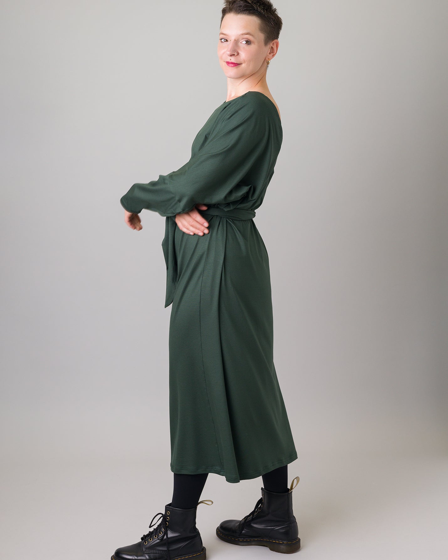 Melly trägt auf dem Foto 'Francis' Größe S, Tenceljersey waldgrün