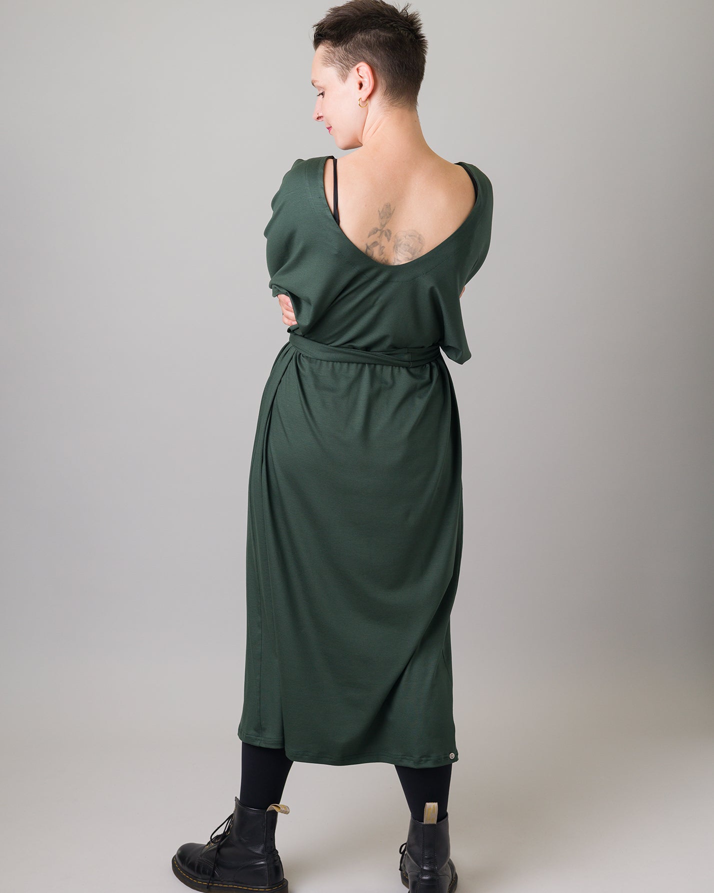 Melly trägt auf dem Foto 'Francis' Größe S, Tenceljersey waldgrün