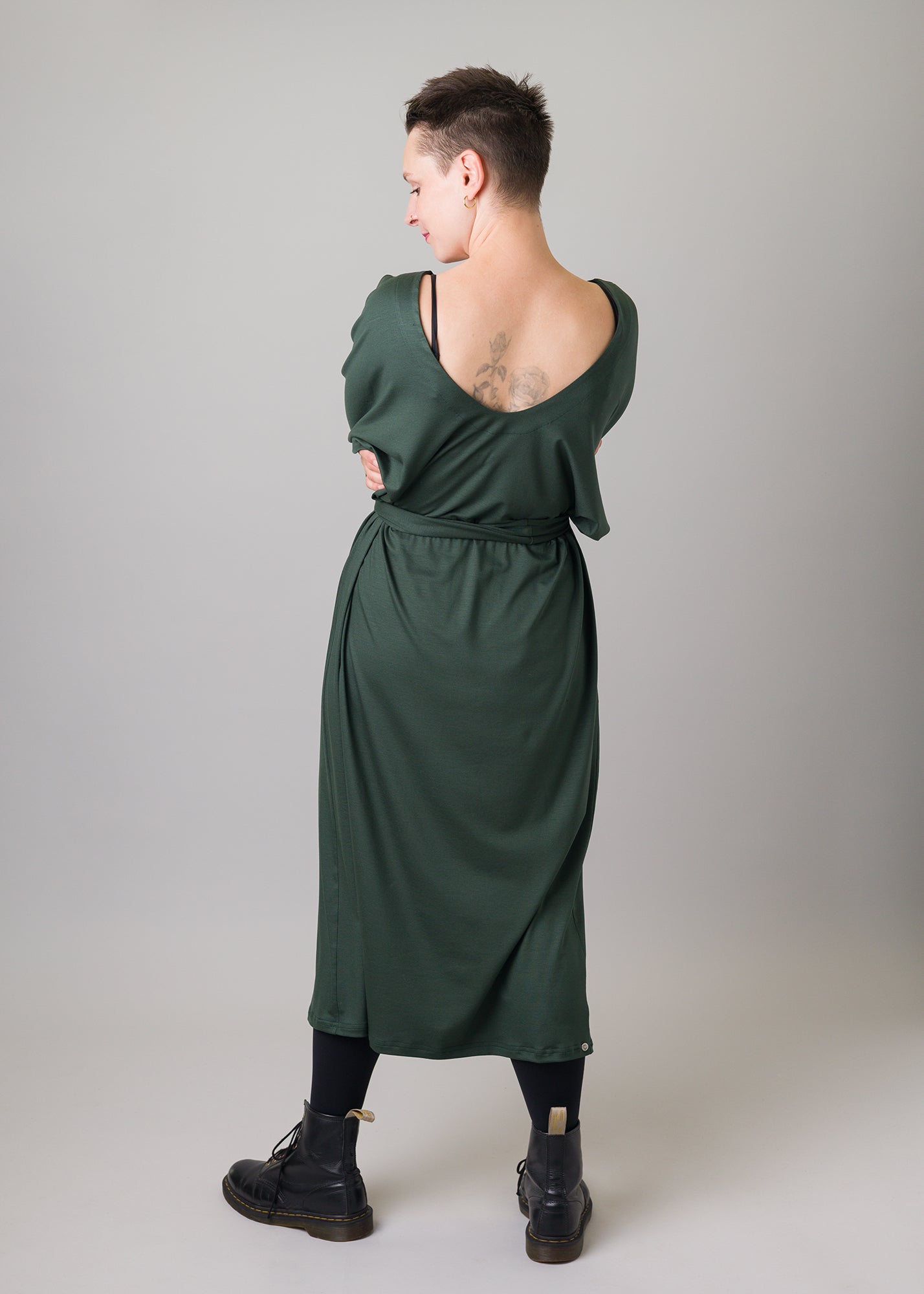 Melly trägt auf dem Foto 'Francis' Größe S, Tenceljersey 'waldgrün'