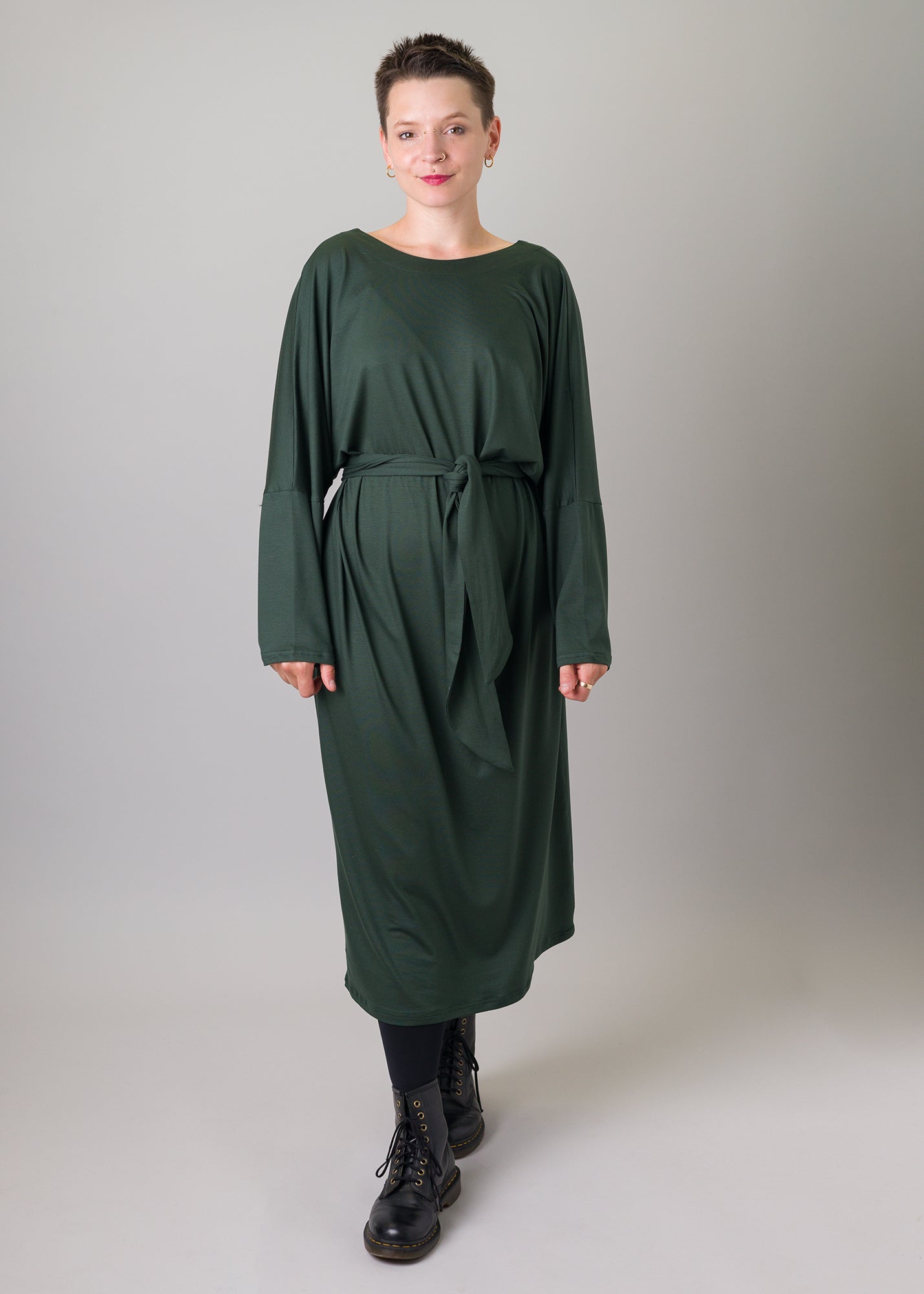 Melly trägt auf dem Foto 'Francis' Größe S, Tenceljersey waldgrün