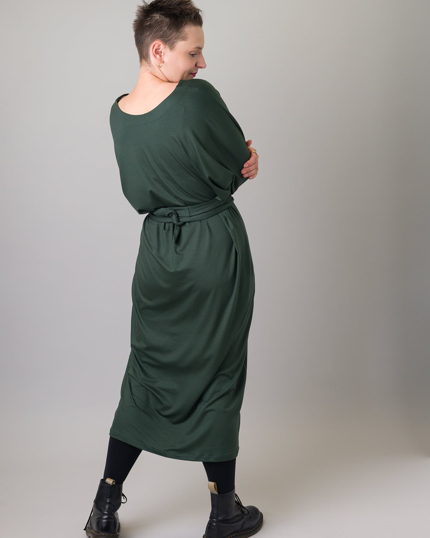 Melly trägt auf dem Foto 'Francis' Größe S, Tenceljersey waldgrün