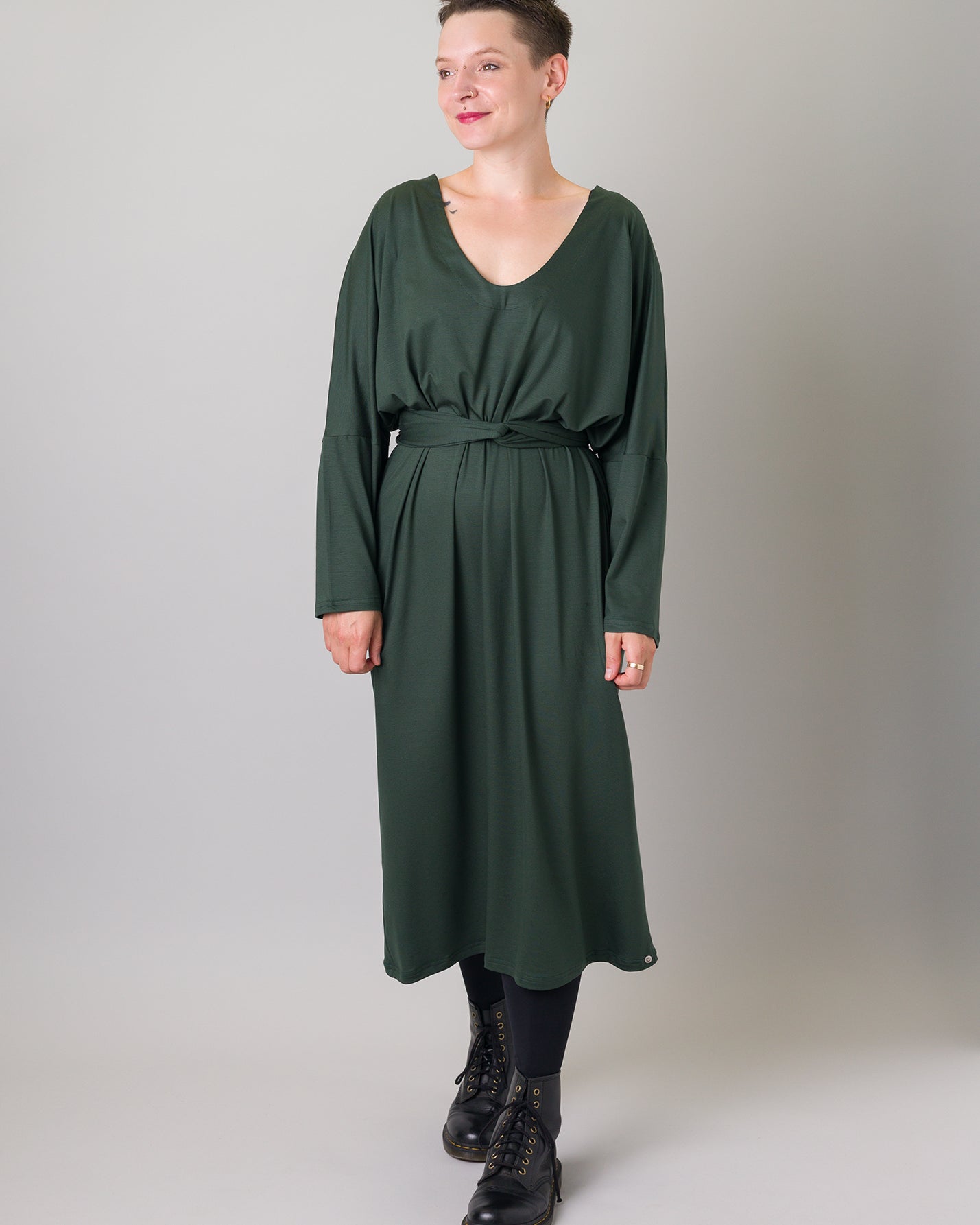 Melly trägt auf dem Foto 'Francis' Größe S, Tenceljersey waldgrün