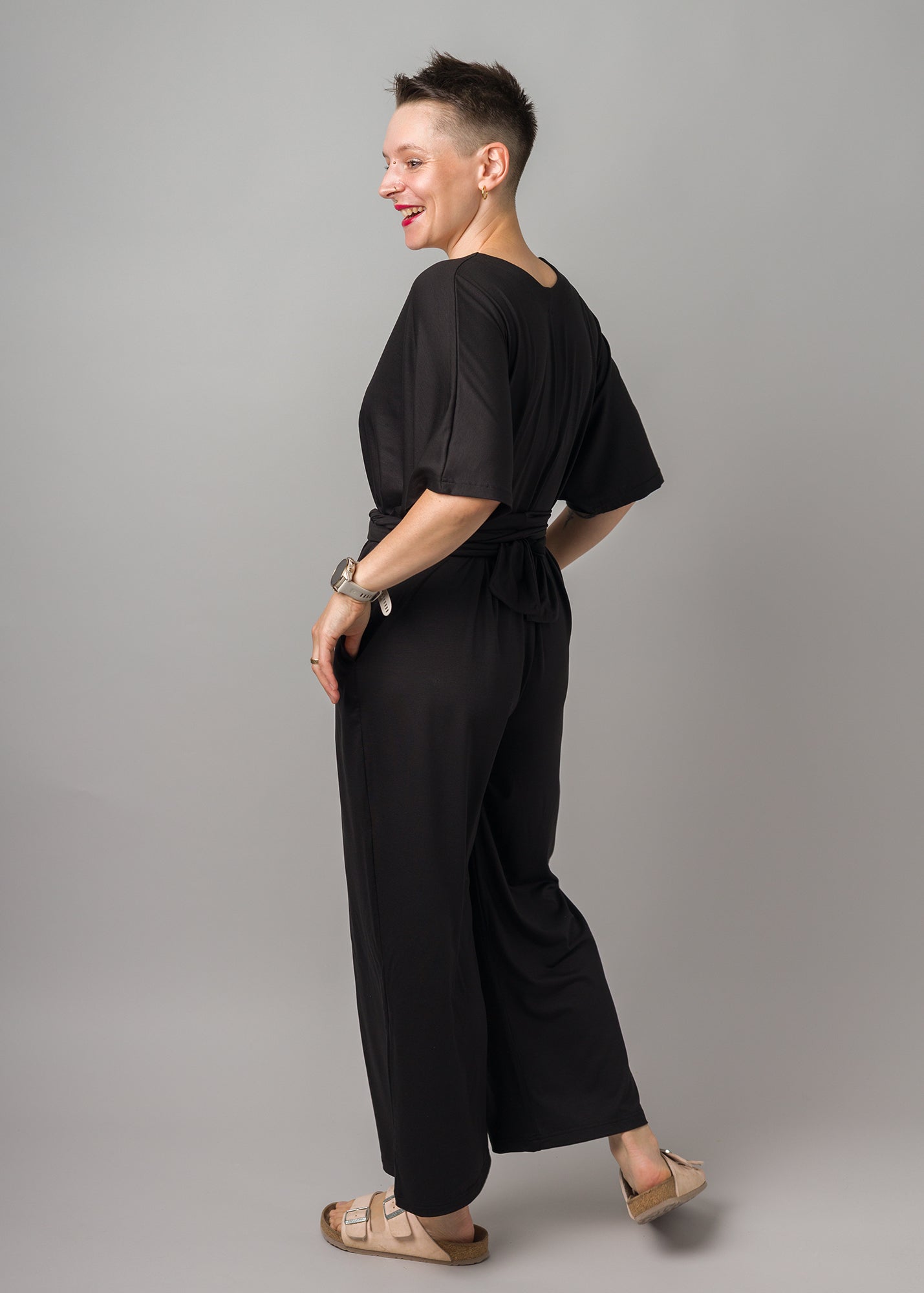 Melly trägt auf dem Foto 'Franz' Größe S, Tenceljersey schwarz