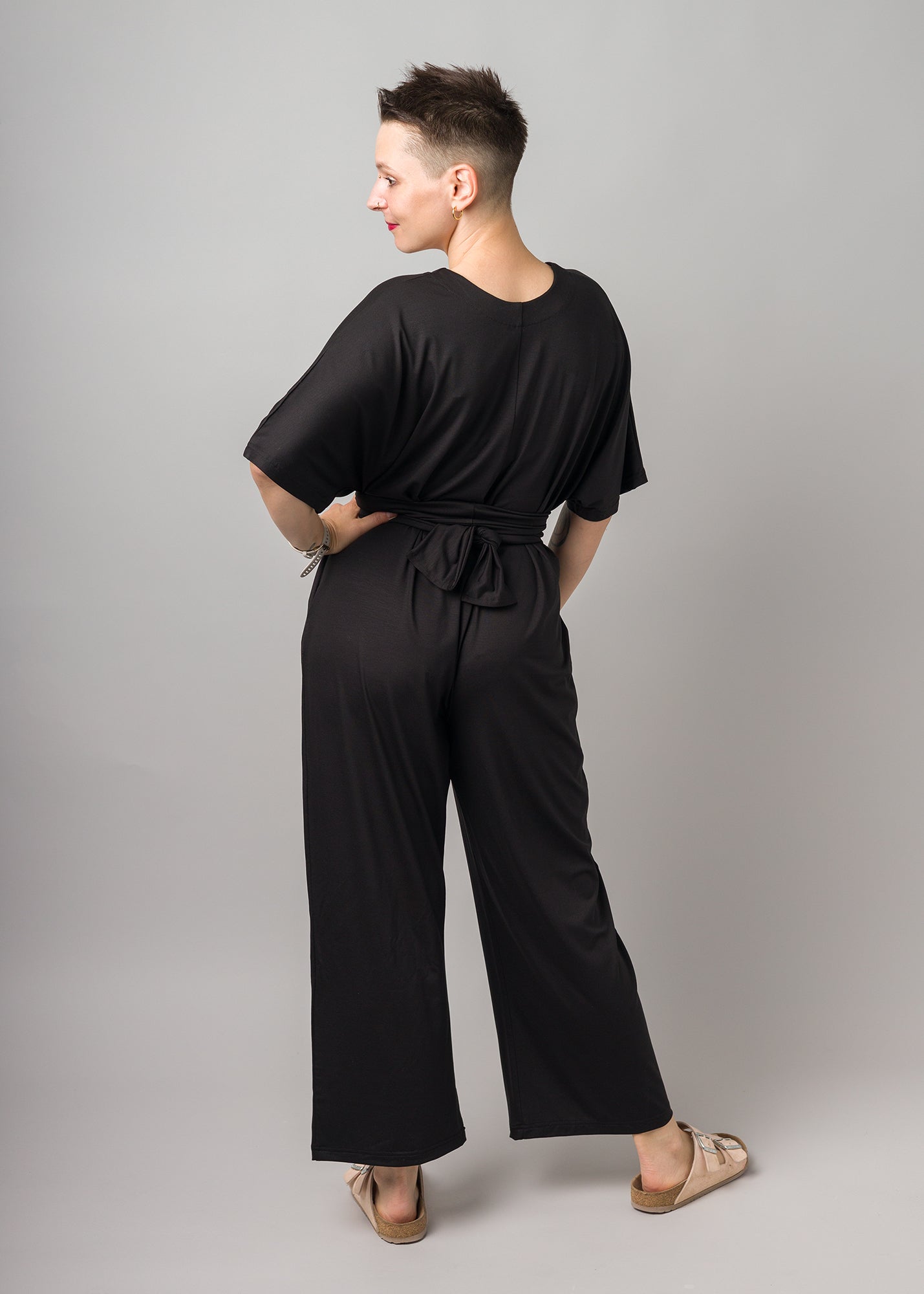 Melly trägt auf dem Foto 'Franz' Größe S, Tenceljersey schwarz