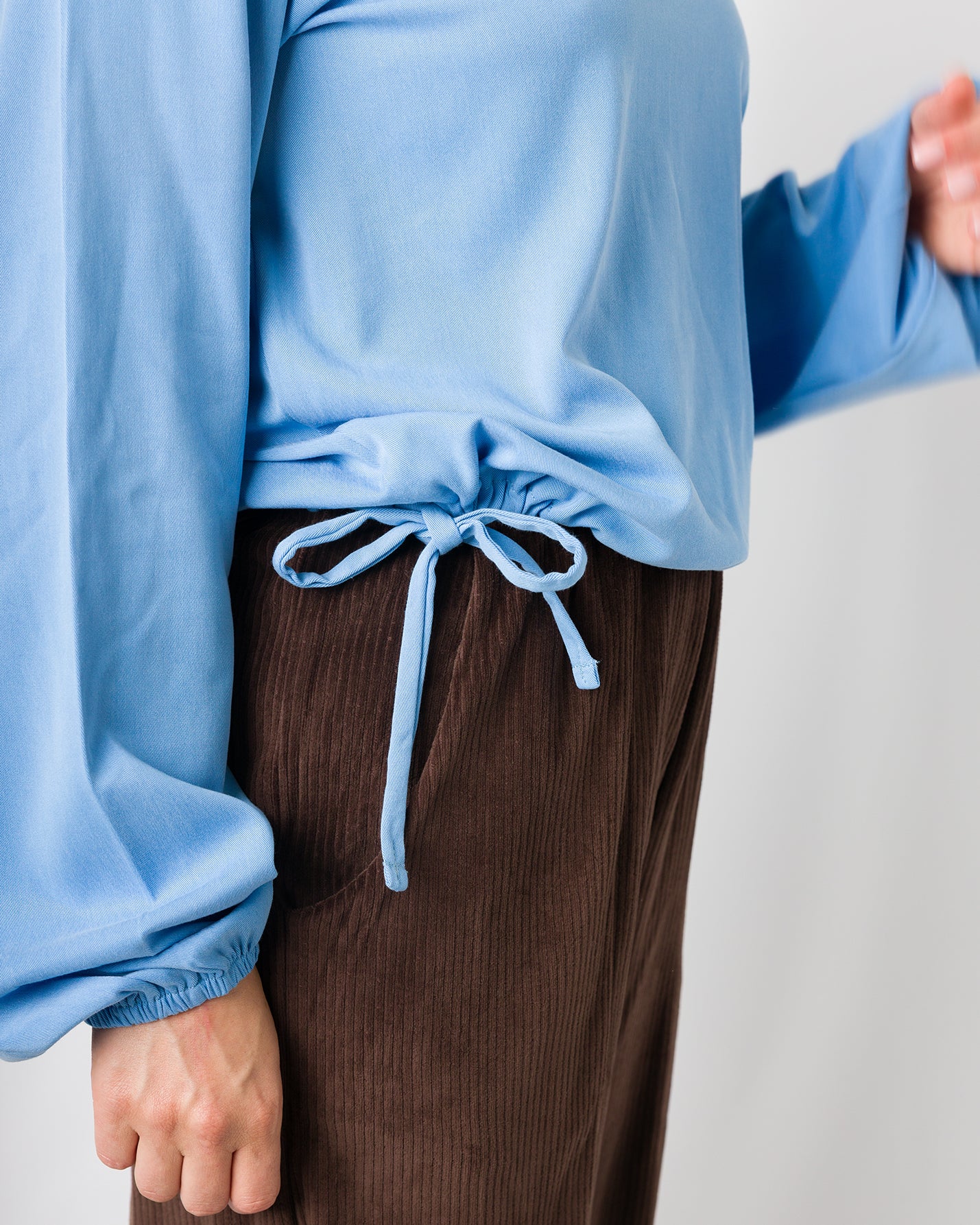 Melly trägt auf dem Foto 'Greta' Größe S, Tenceltwill babyblau