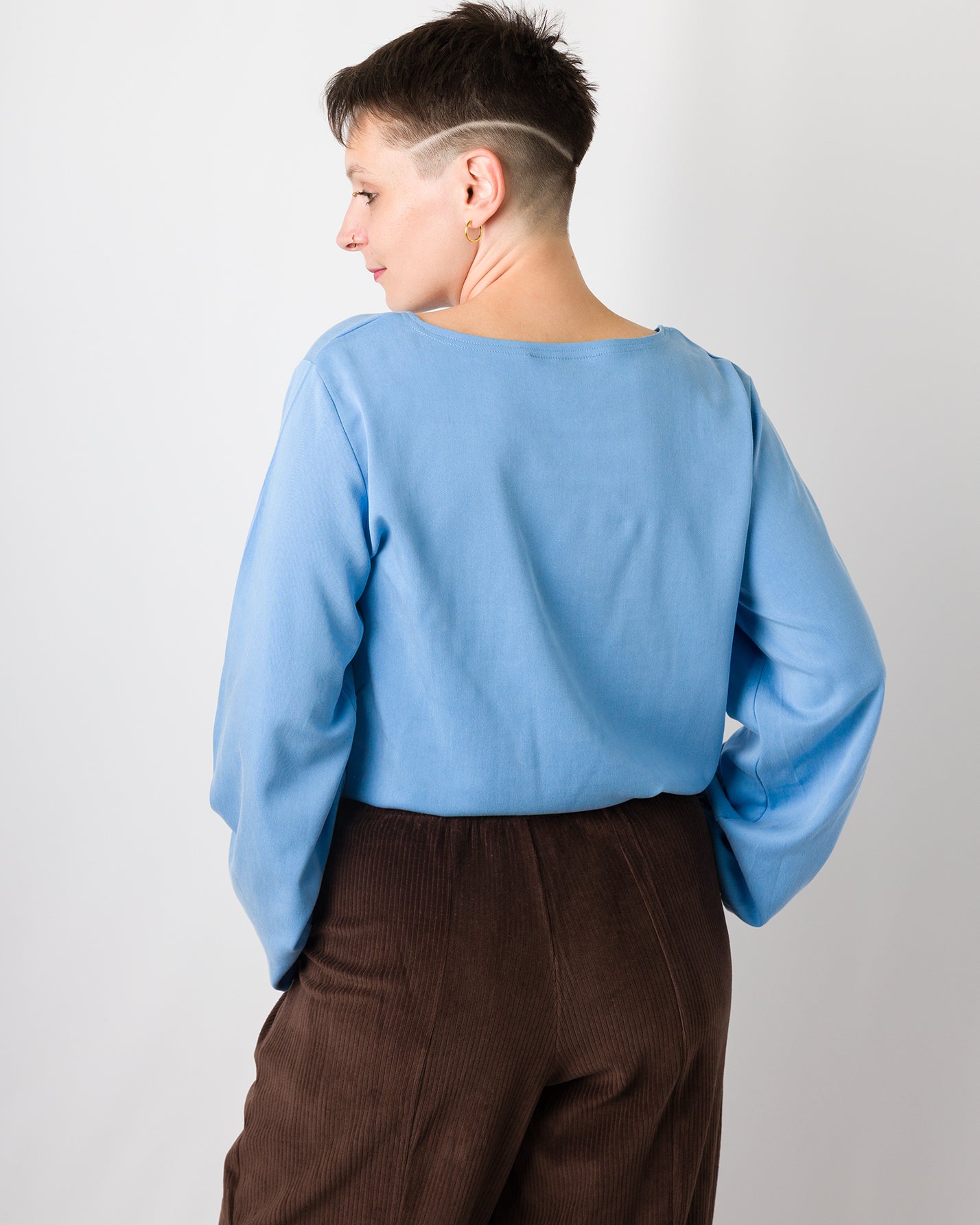 Melly trägt auf dem Foto 'Greta' Größe S, Tenceltwill babyblau