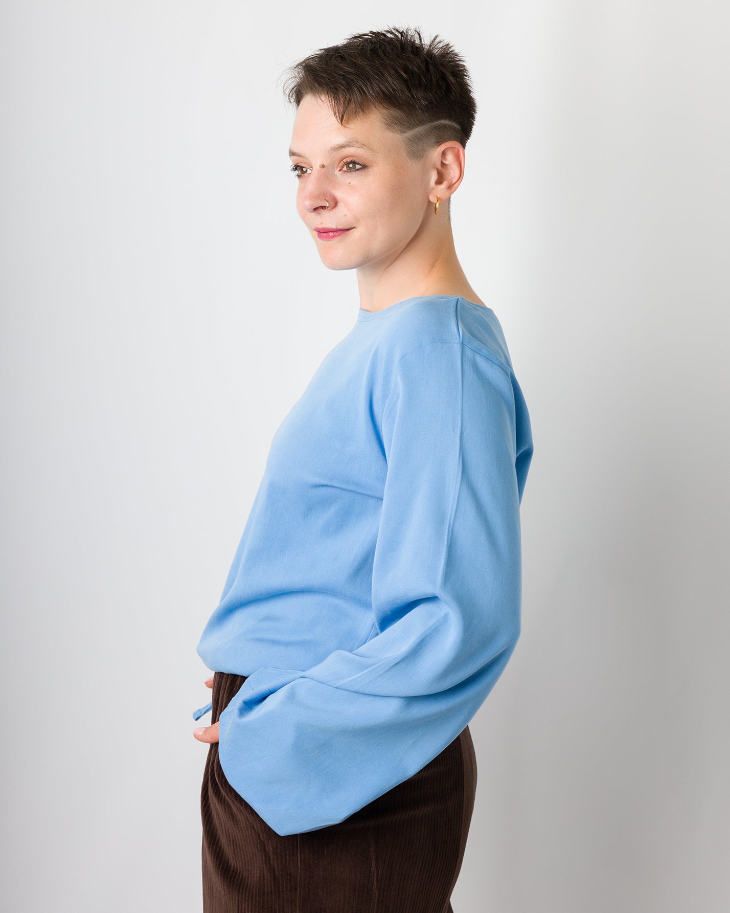 Melly trägt auf dem Foto 'Greta' Größe S, Tenceltwill babyblau