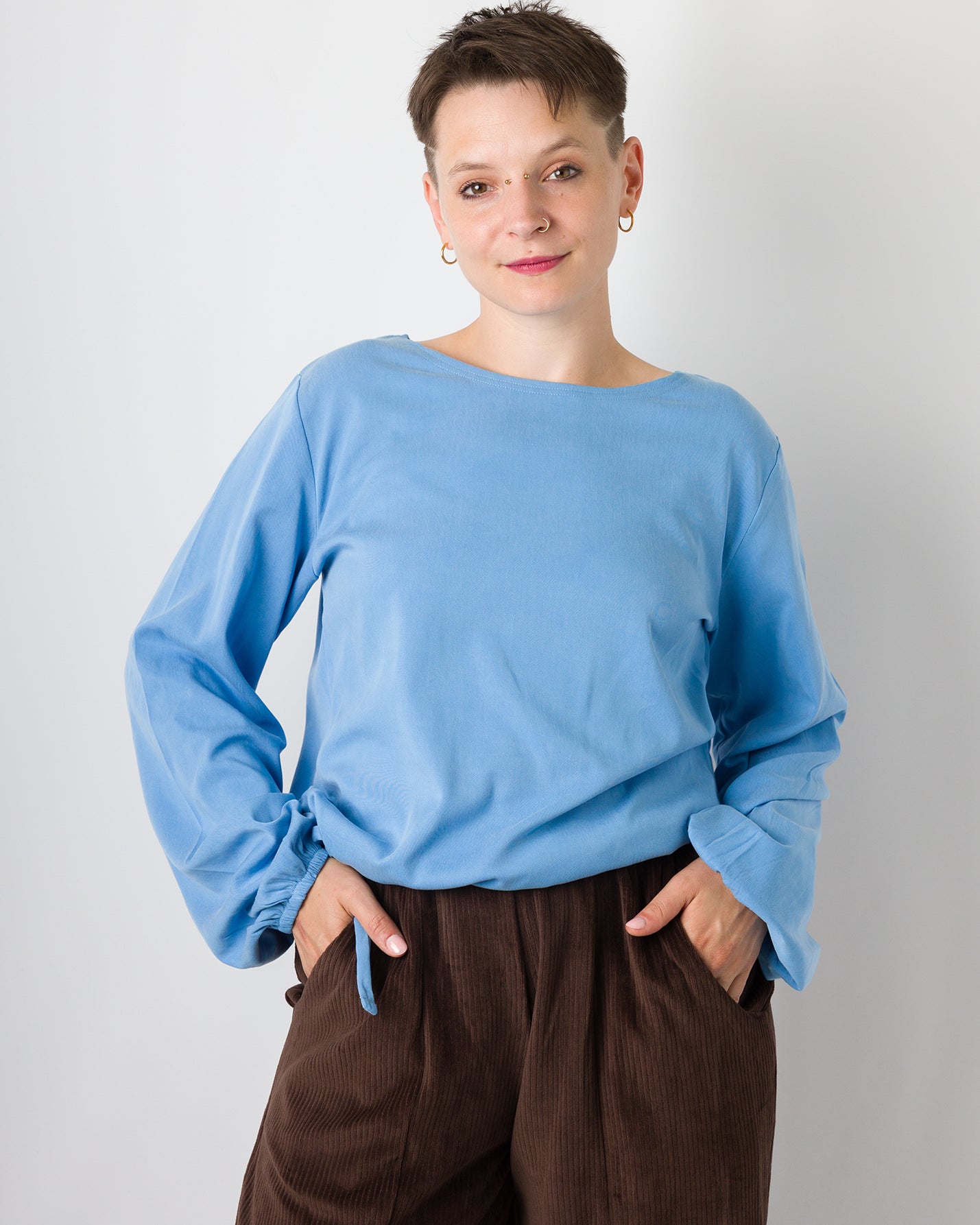 Melly trägt auf dem Foto 'Greta' Größe S, Tenceltwill babyblau