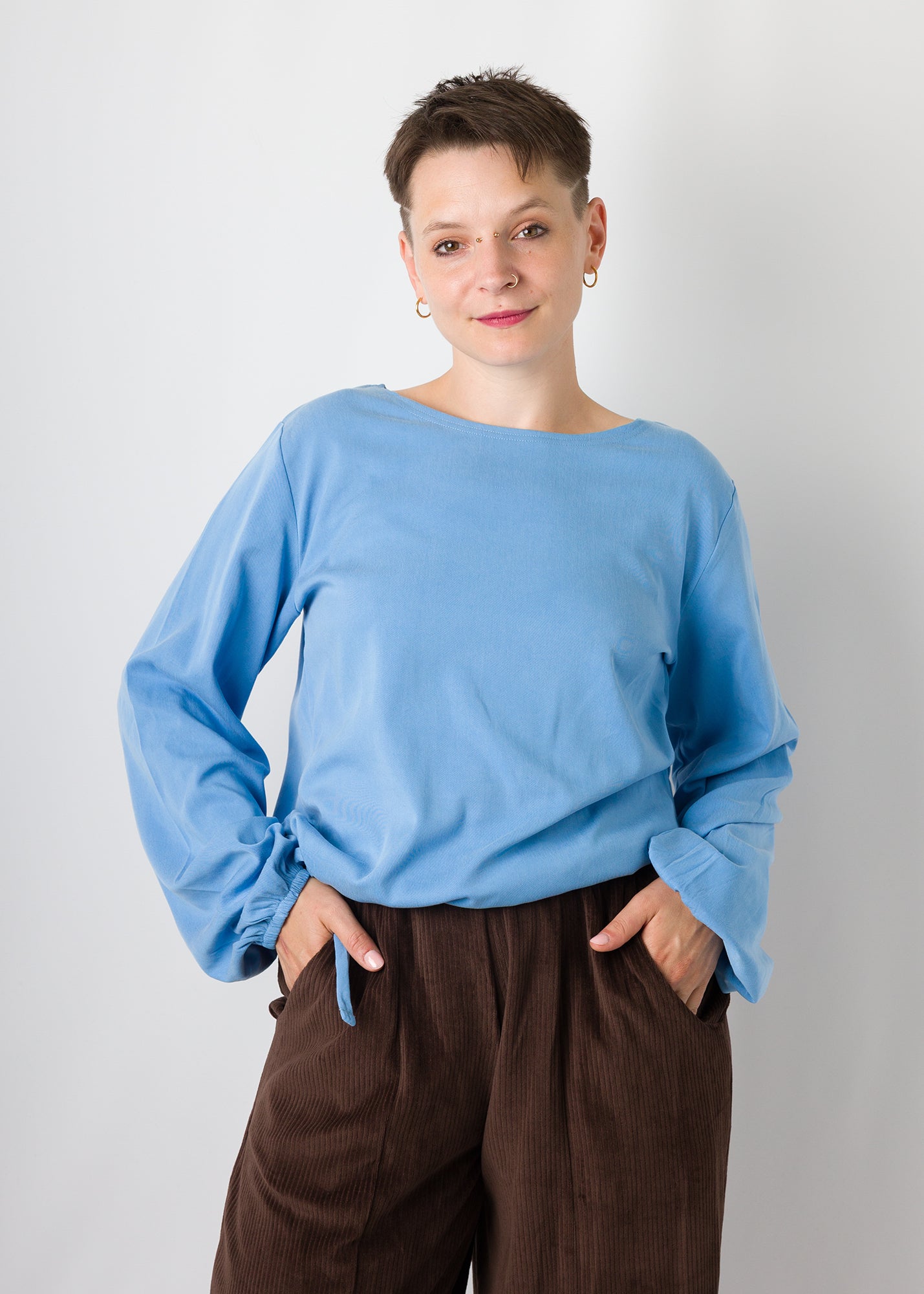 Melly trägt auf dem Foto 'Greta' Größe S, Tenceltwill babyblau