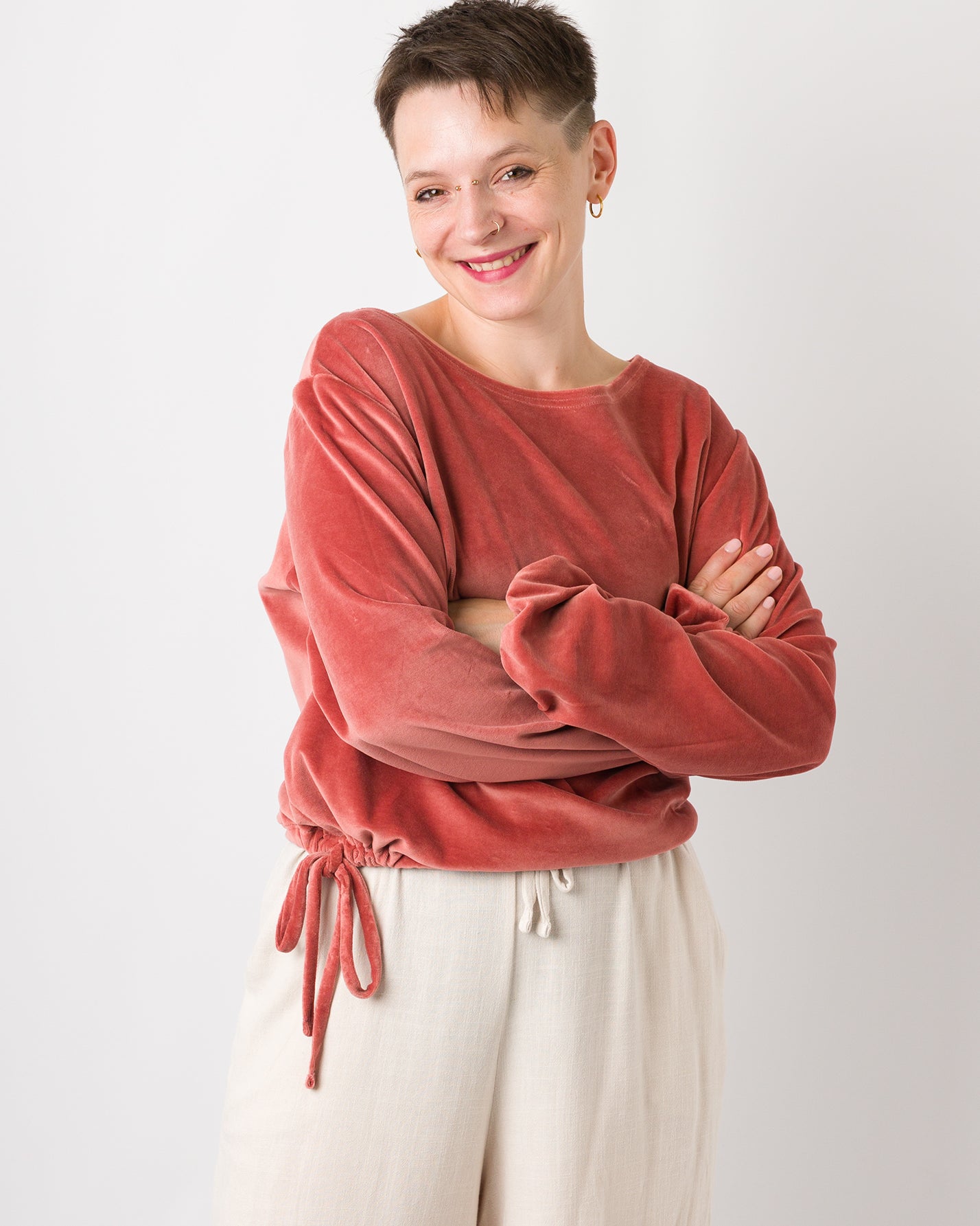 Melly trägt auf dem Foto 'Greta' Größe S, Velvet rosé