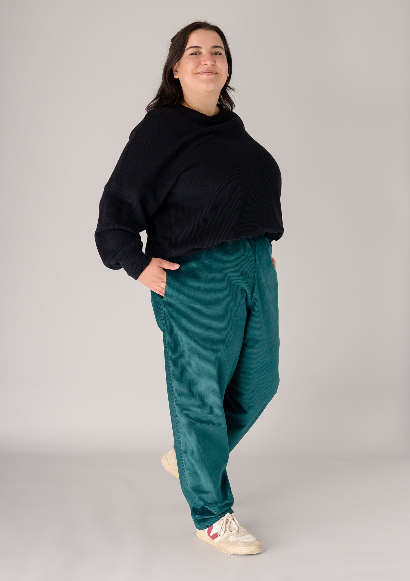 Flores trägt auf dem Foto 'Karo' Größe XXXL, Cord und 'Sophie'