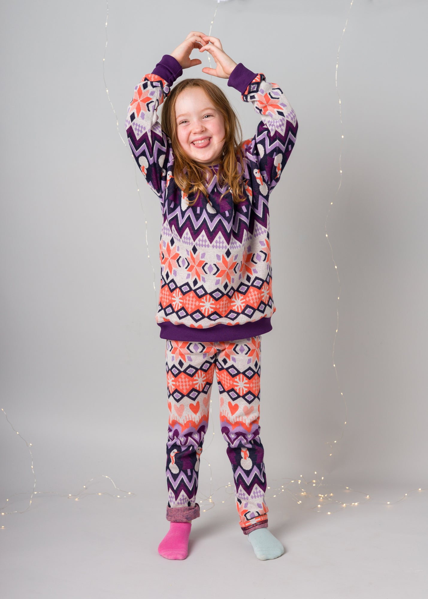 Ronja ist auf dem Foto 5 Jahre alt und trägt Größe 122/128