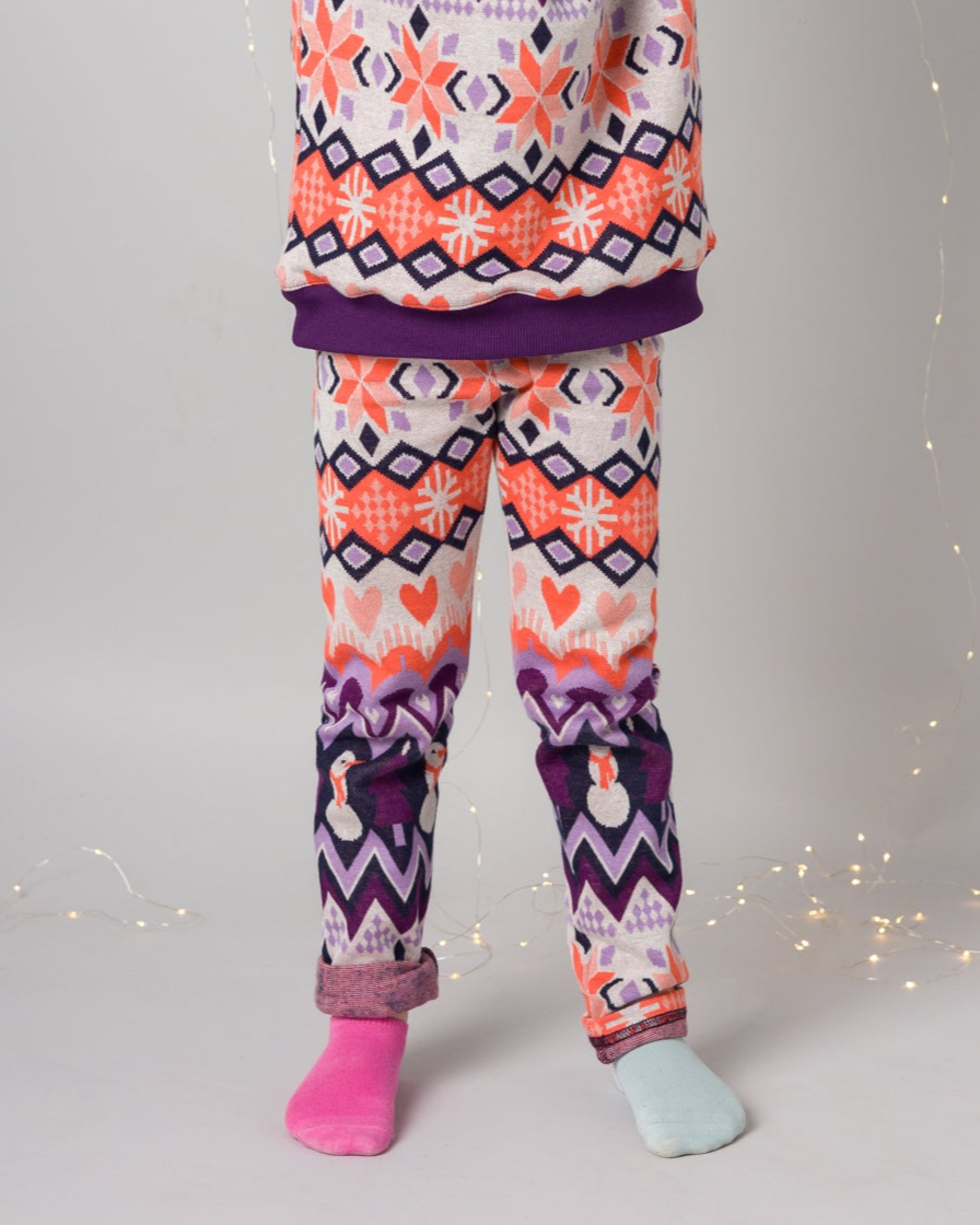 Ronja ist auf dem Foto 5 Jahre alt und trägt Größe 122/128