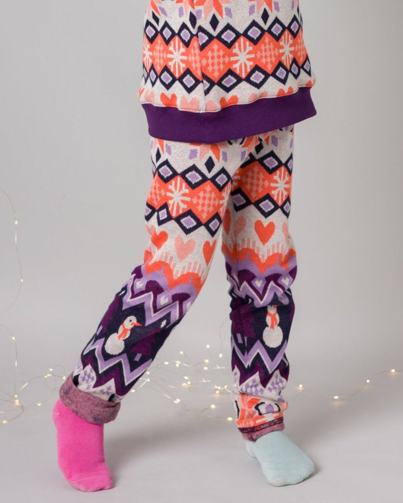 Ronja ist auf dem Foto 5 Jahre alt und trägt Größe 122/128