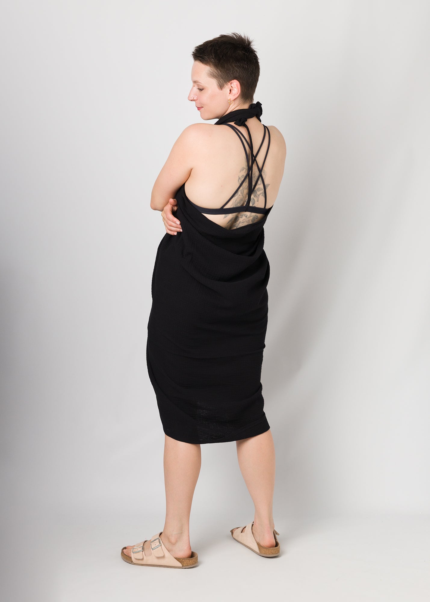 Melly trägt auf dem Foto 'Trudi' Größe 1, Musselin