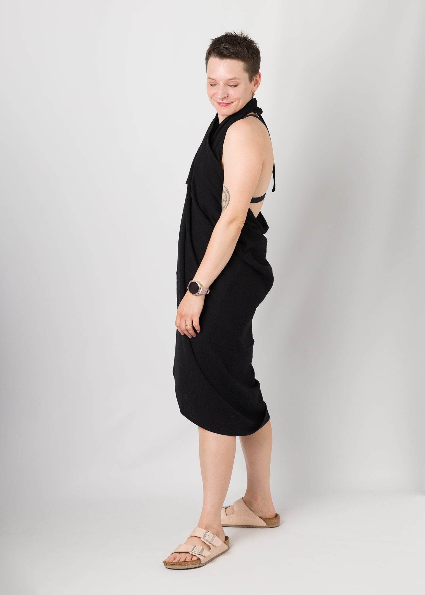 Melly trägt auf dem Foto 'Trudi' Größe 1, Musselin