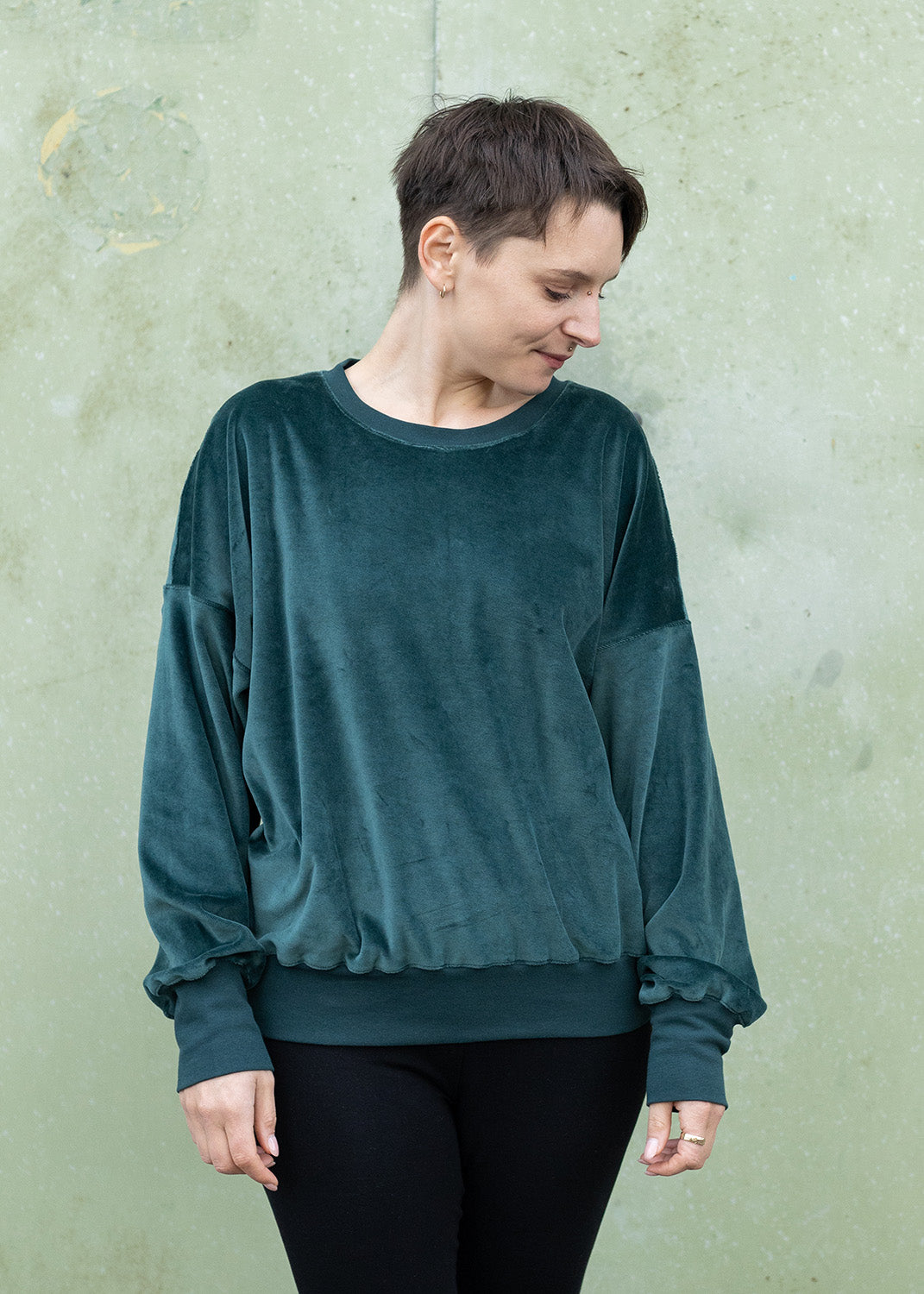 Melly trägt auf den Fotos Größe M, Velvet