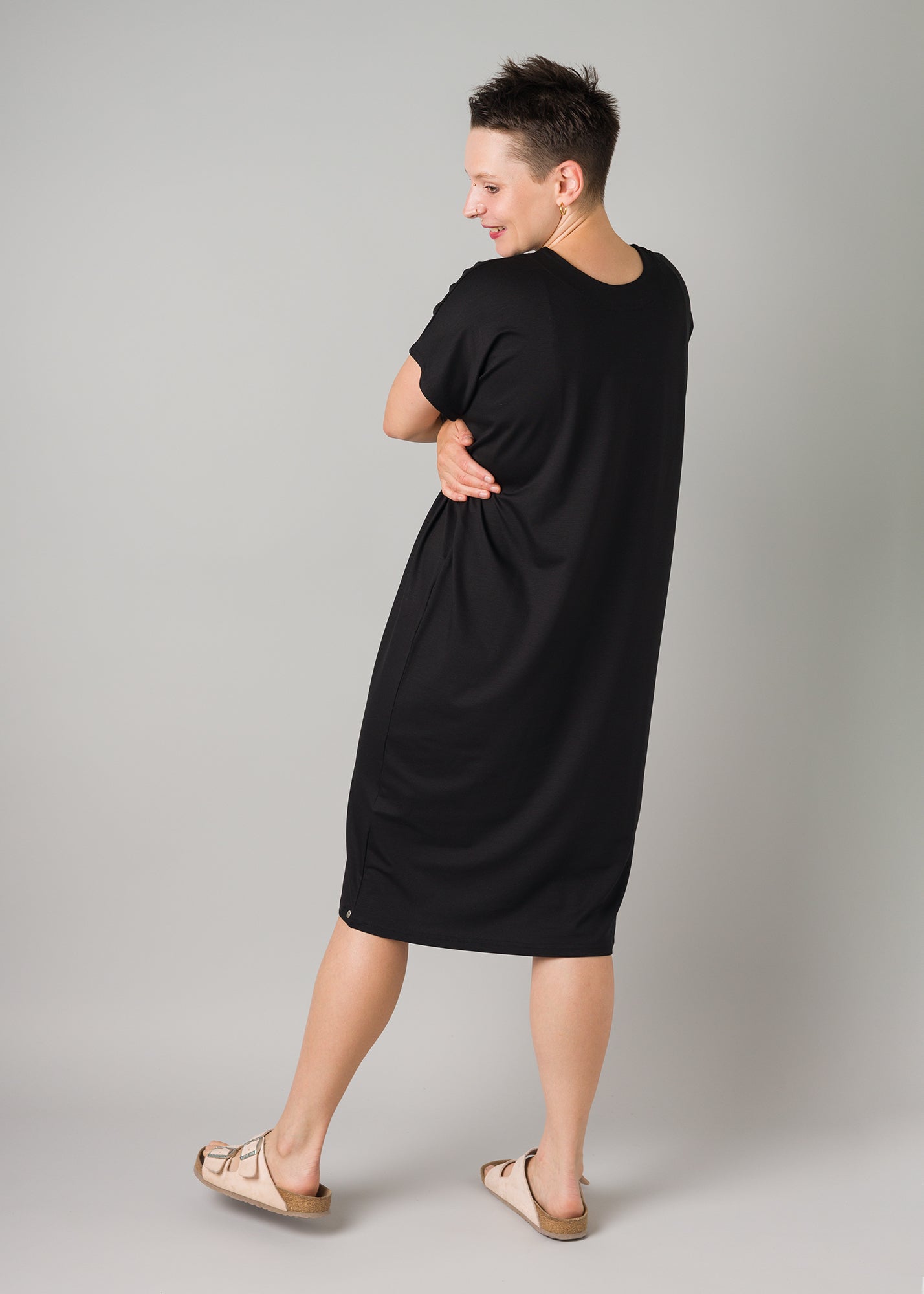 Melly trägt auf dem Foto 'Vivi' Größe S, Tenceljersey schwarz