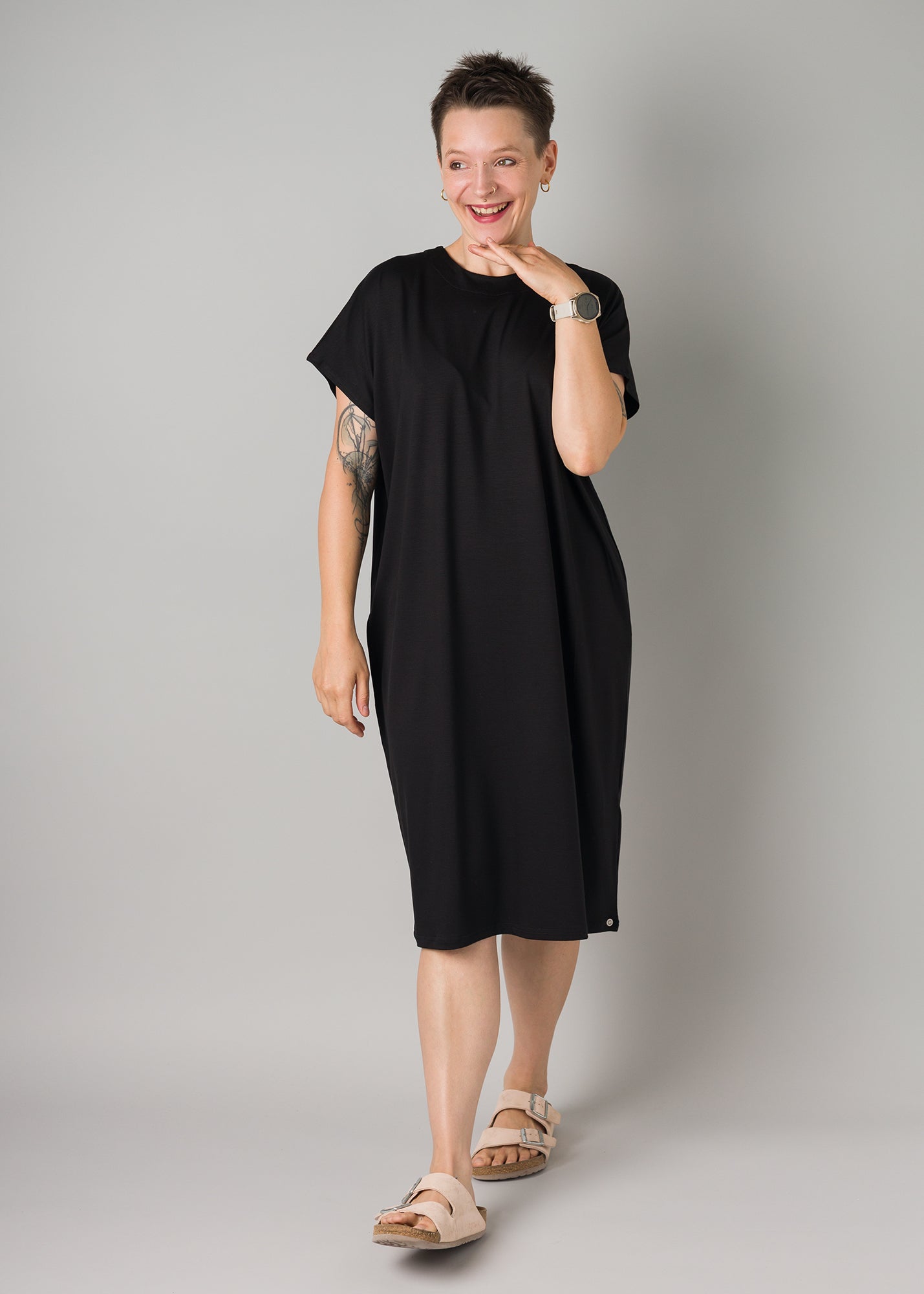 Melly trägt auf dem Foto 'Vivi' Größe S, Tenceljersey schwarz