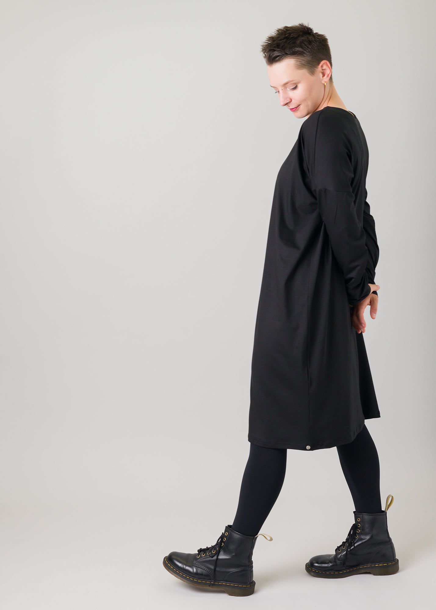 Melly trägt auf dem Foto 'Vivi' Größe S, Tenceljersey schwarz