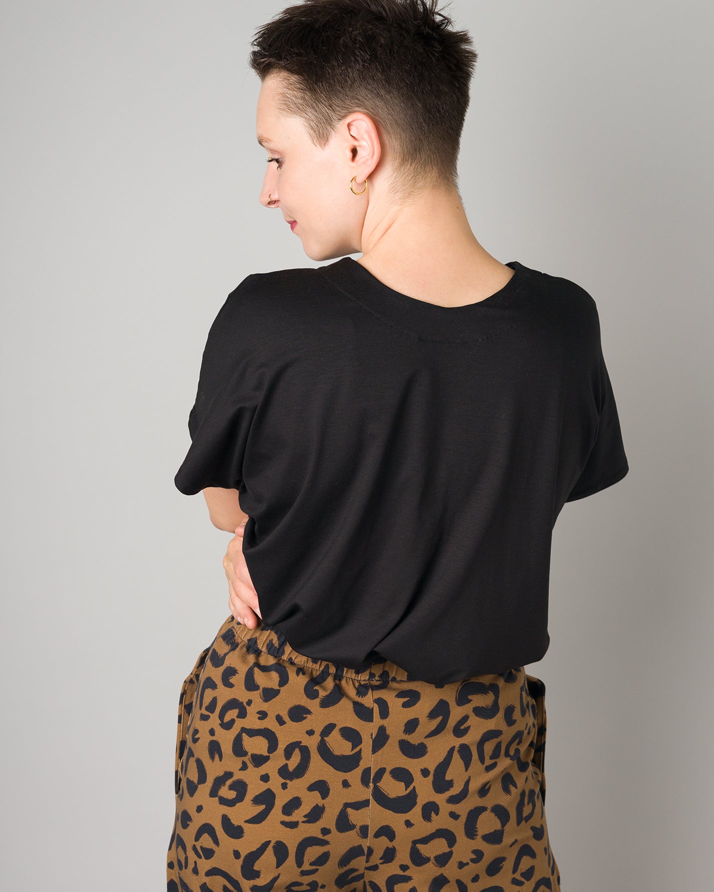 Melly trägt auf dem Foto 'Viviane' Größe S, Tenceljersey schwarz