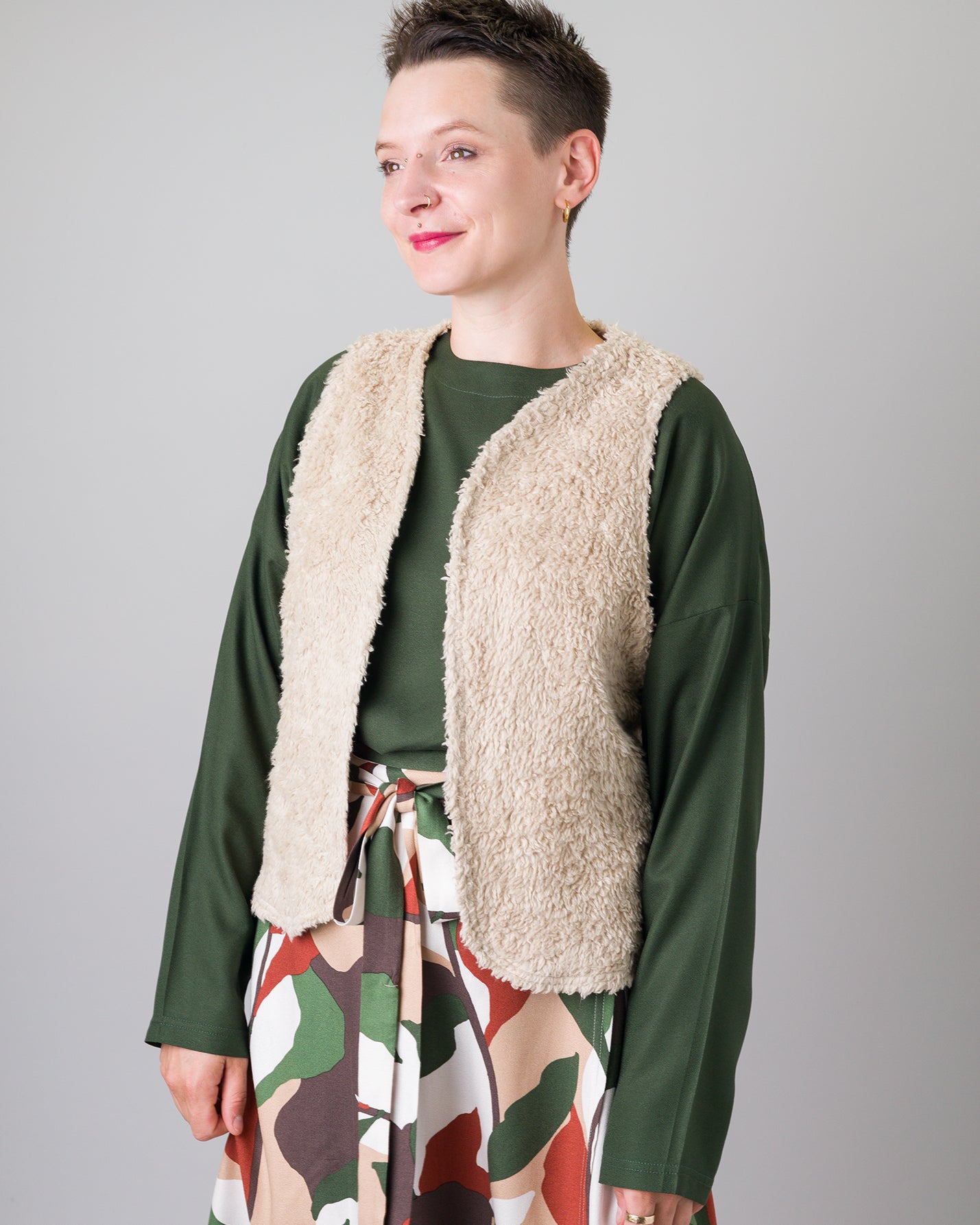 Melly trägt auf dem Foto Größe S/M, Plüsch