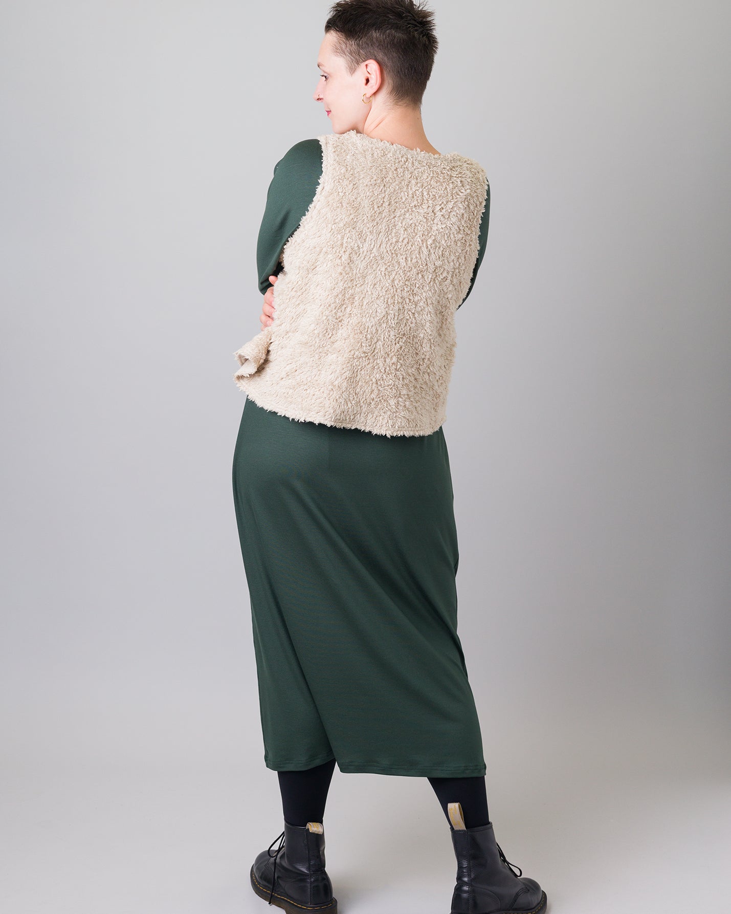 Melly trägt auf dem Foto Größe S/M, Plüsch