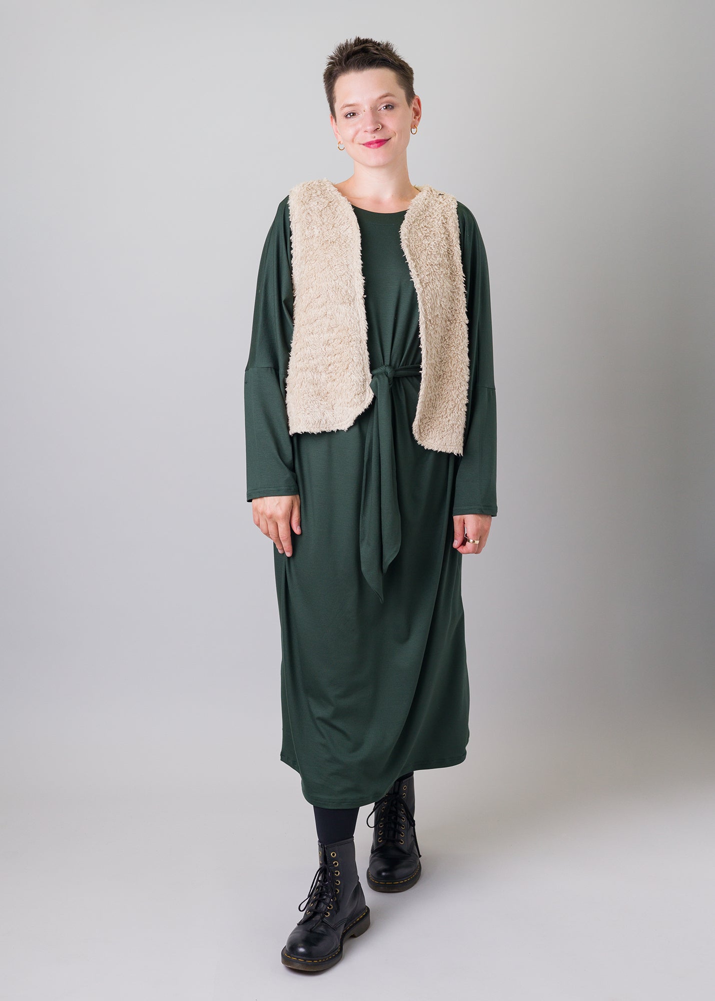 Melly trägt auf dem Foto 'Waltraut' Größe S/M, Plüsch natur