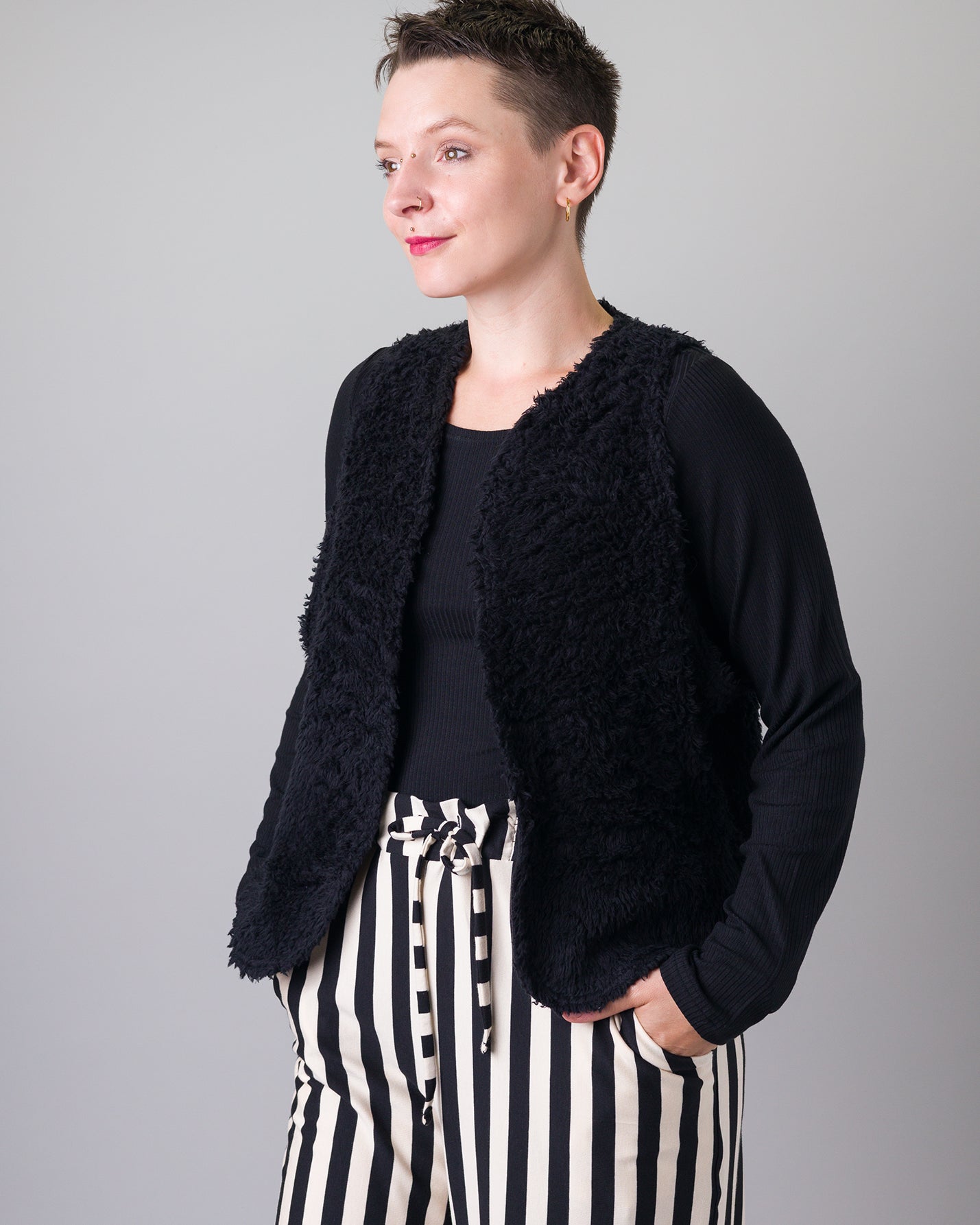 Melly trägt auf dem Foto Größe S/M, Plüsch