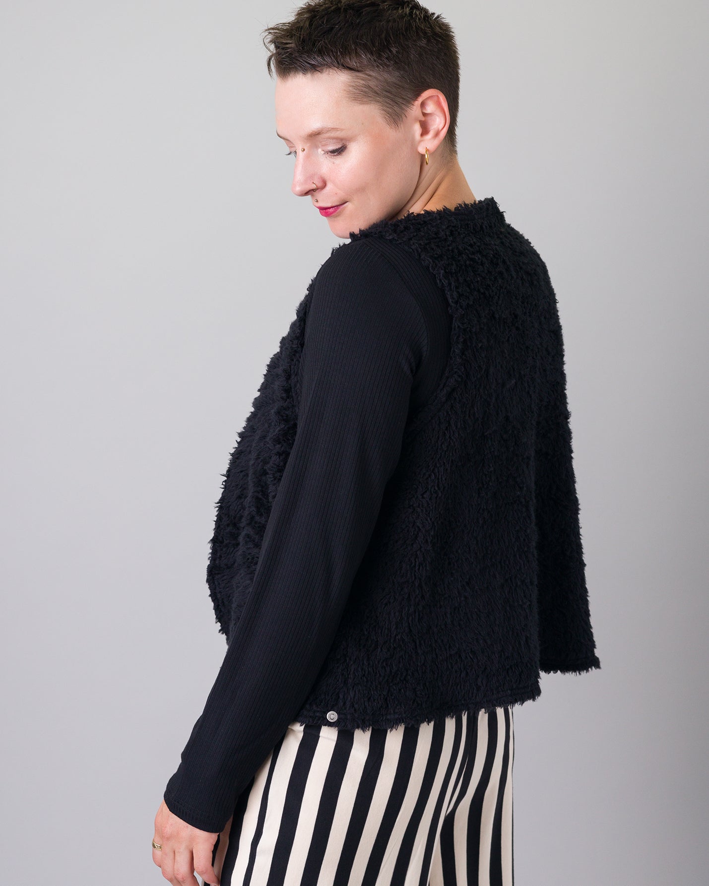 Melly trägt auf dem Foto Größe S/M, Plüsch