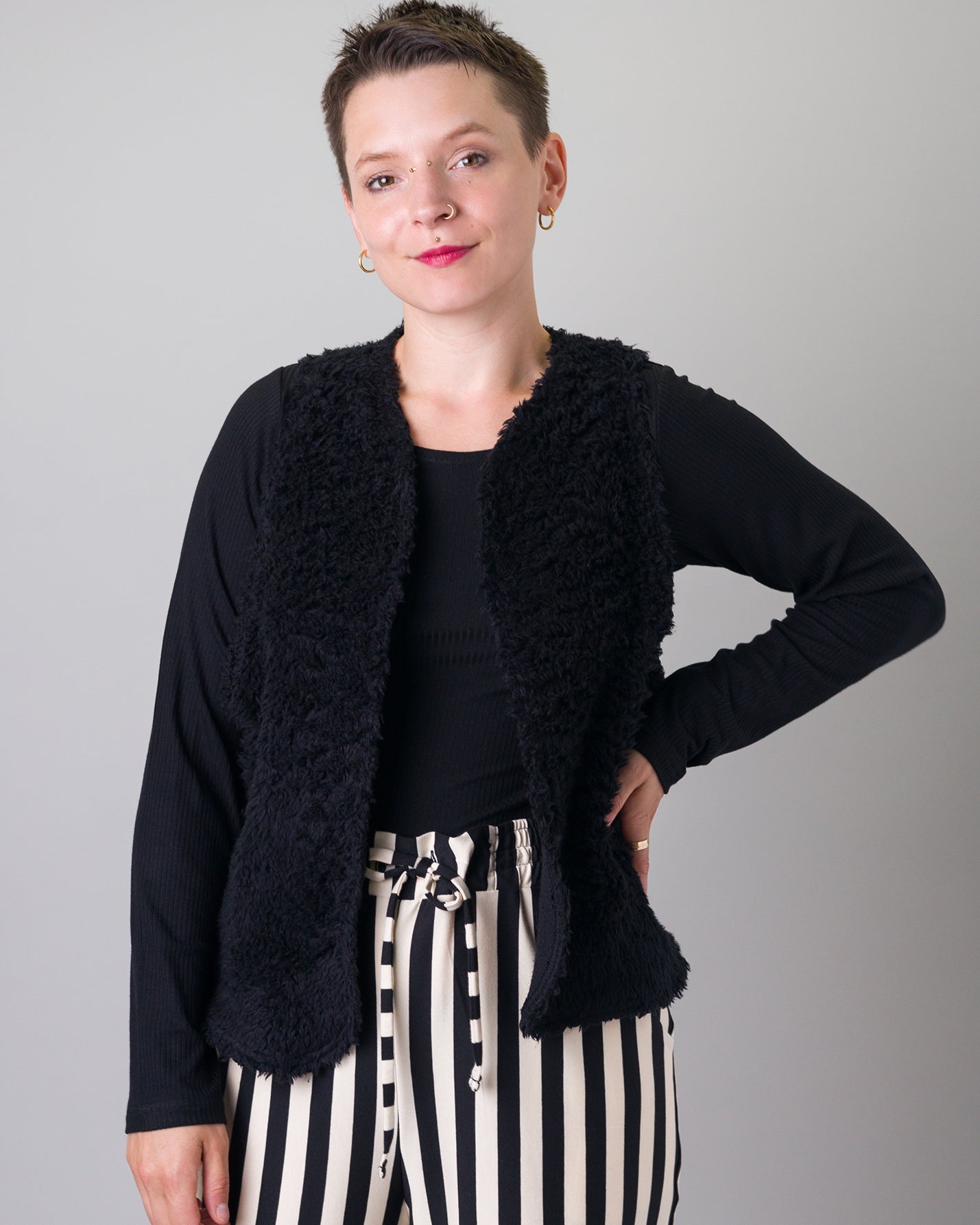 Melly trägt auf dem Foto Größe S/M, Plüsch