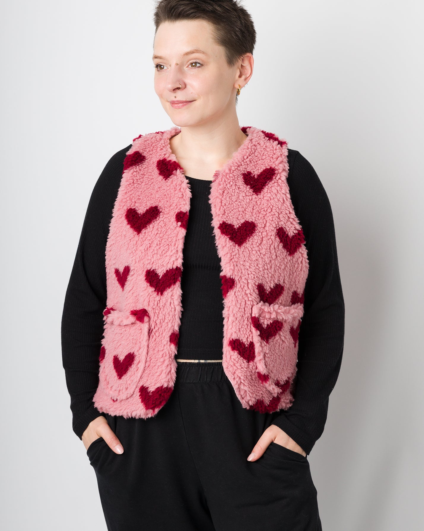 Melly trägt auf dem Foto Größe S/M, Muster Plüsch