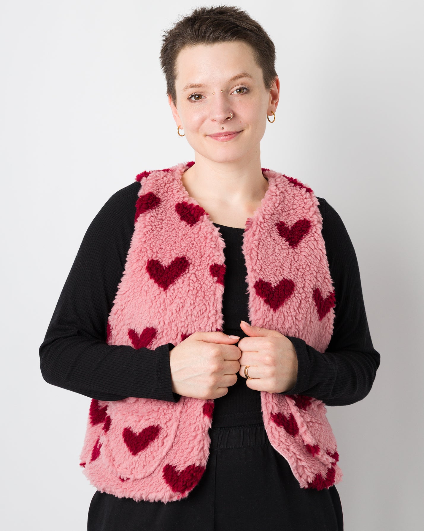 Melly trägt auf dem Foto Größe S/M, Muster Plüsch