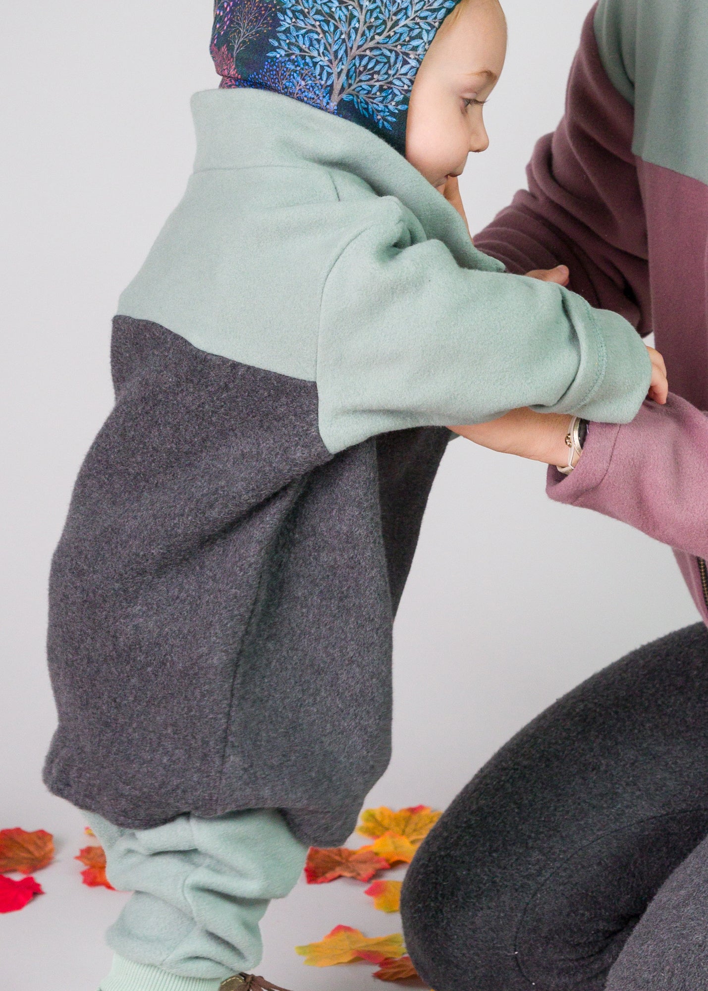 Mads ist auf dem Foto 13 Monate alt und trägt Größe 86/92, Paulchen Fleece