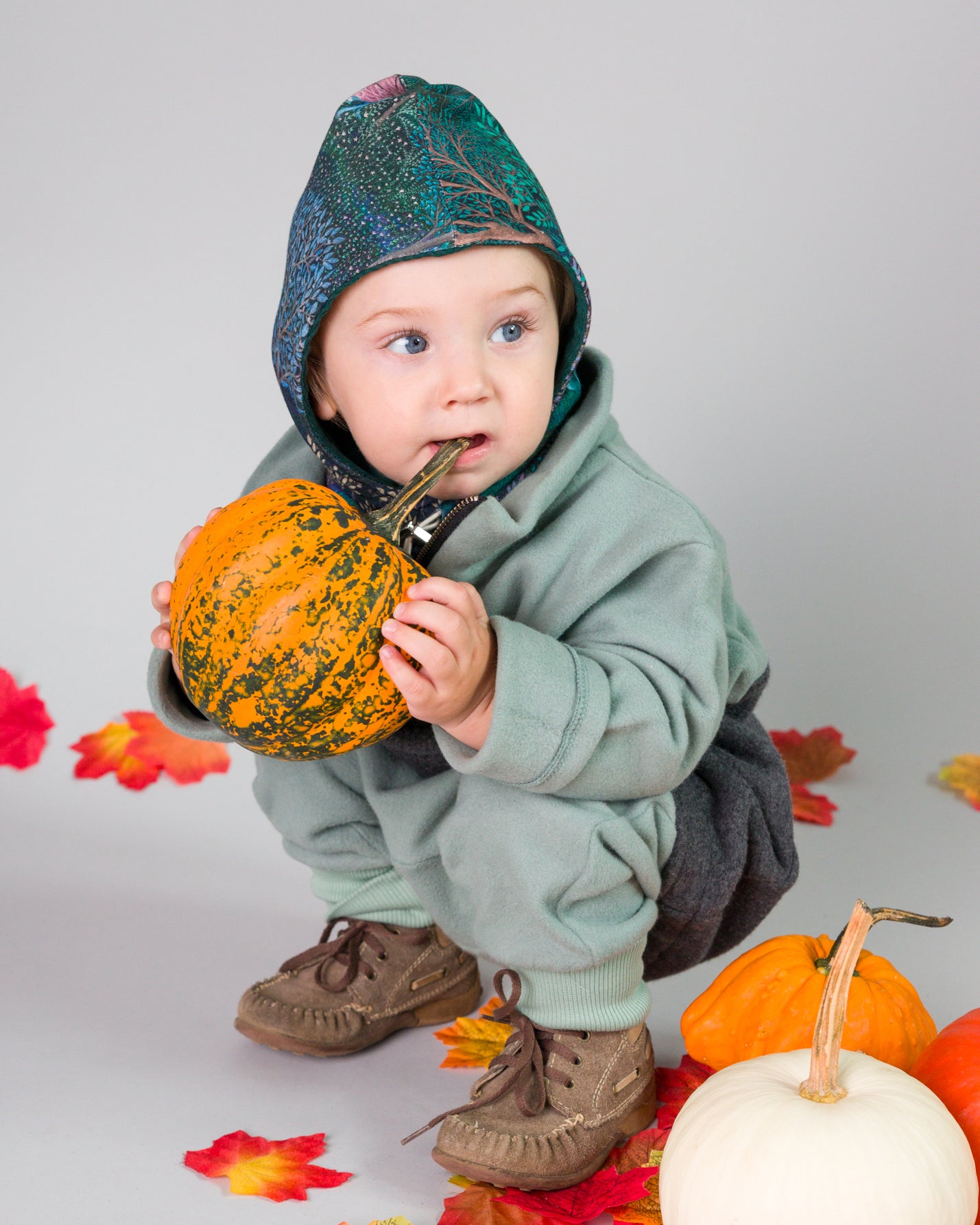 Mads ist auf dem Foto 13 Monate alt und trägt Größe 86/92, Paulchen Fleece