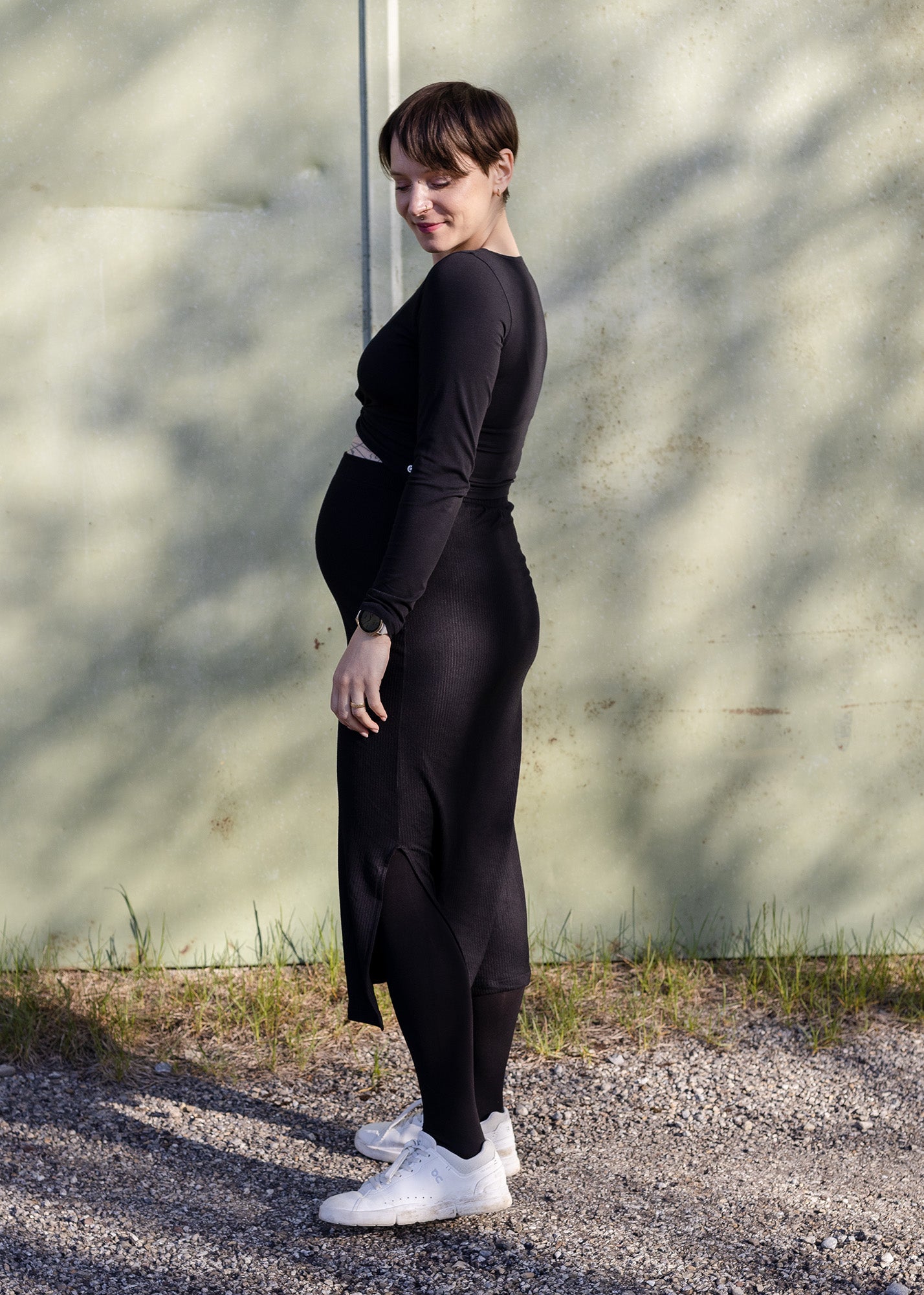 Melly trägt auf dem Foto 'Clara' Größe M, Rippjersey und 'Mira' Größe S, Rippjersey
