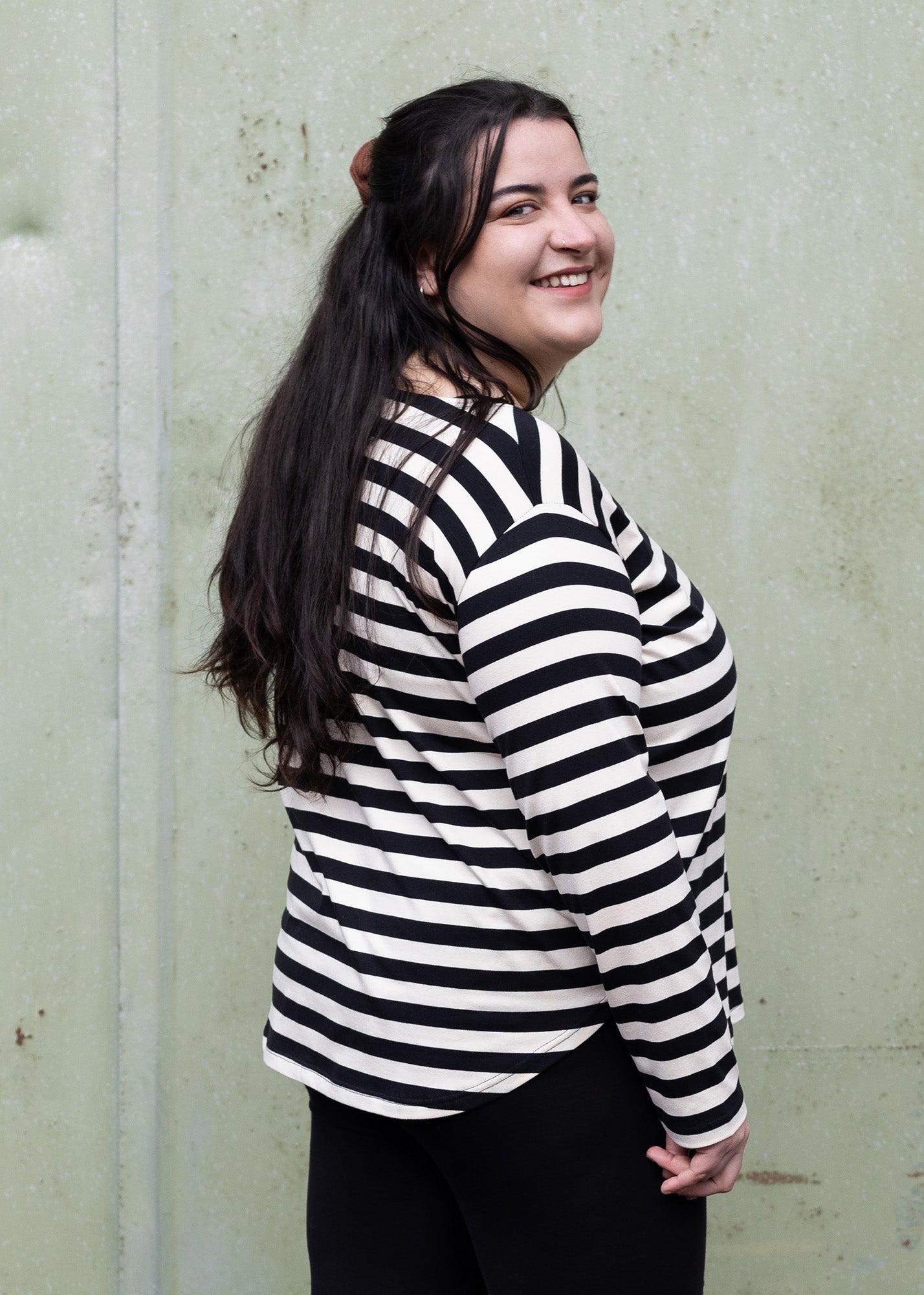 Flores trägt auf dem Foto 'Gerhart' Größe XXL, Streifen-Jersey schwarz