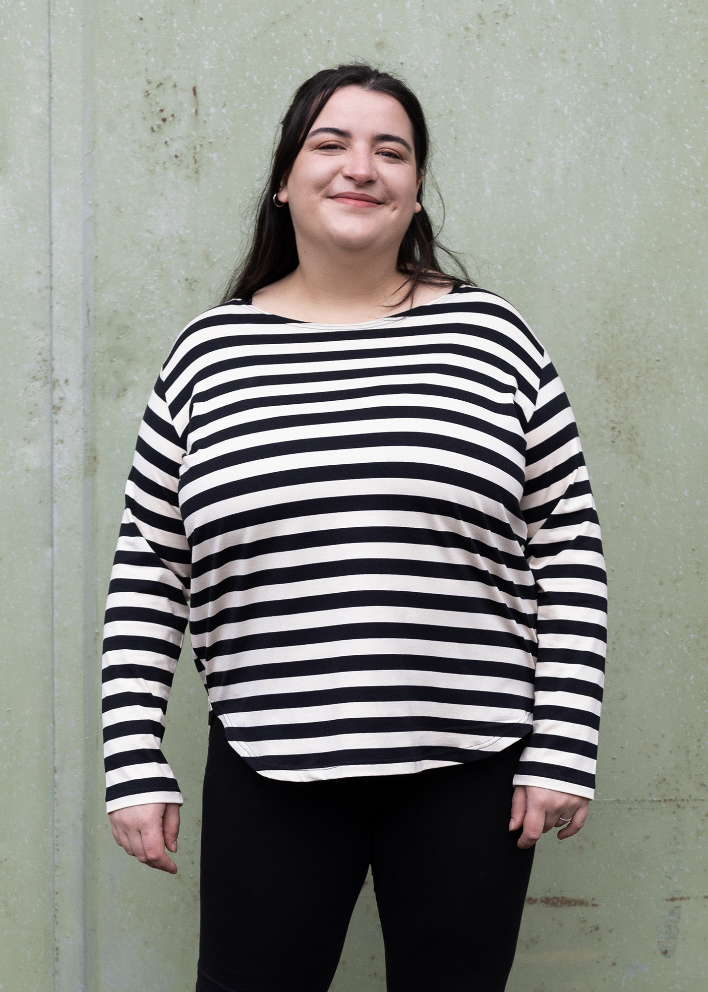 Flores trägt auf dem Foto 'Gerhart' Größe XXL, Streifen-Jersey schwarz