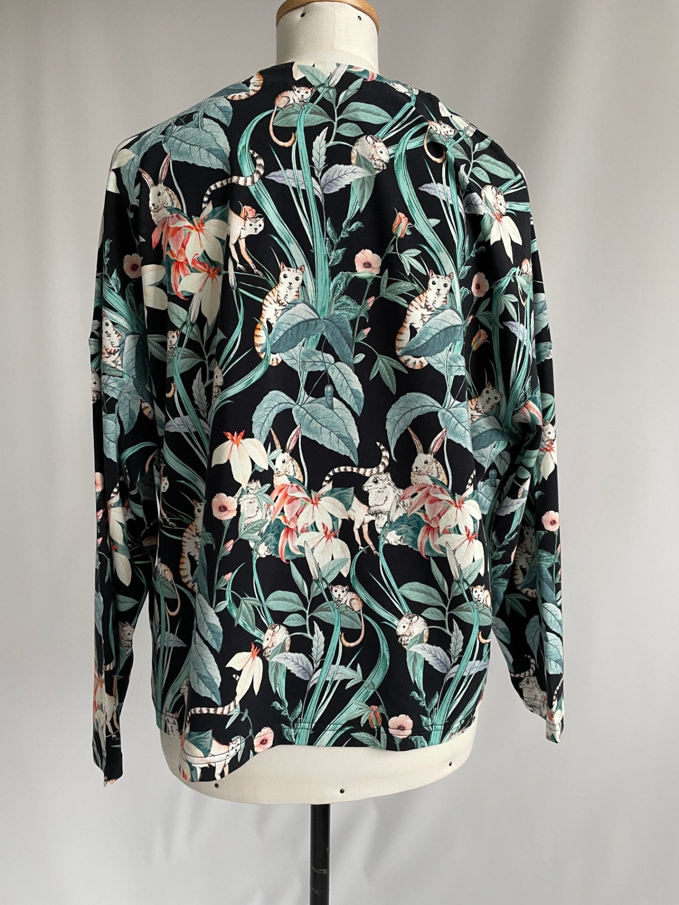 Pullover mit V-Ausschnitt Langarm Tropical Größe XL  | Second Love