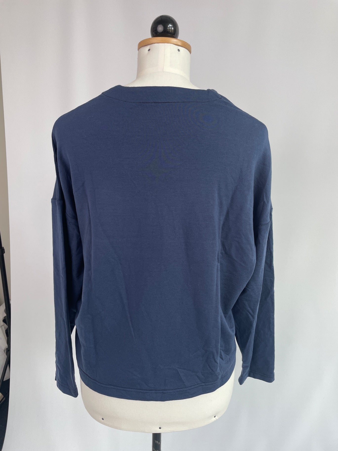 Pullover mit V-Ausschnitt | Tencelsweat dunkelblau | Größe M | Second Love