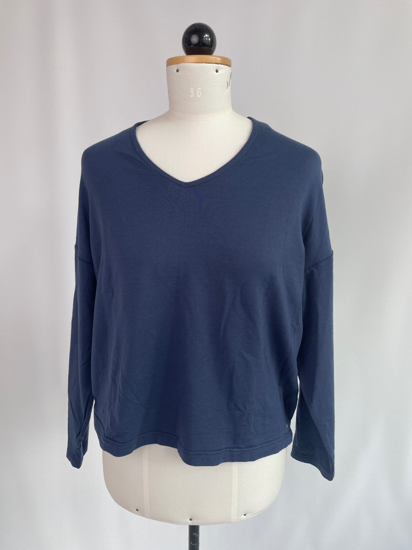 Pullover mit V-Ausschnitt | Tencelsweat dunkelblau | Größe M | Second Love