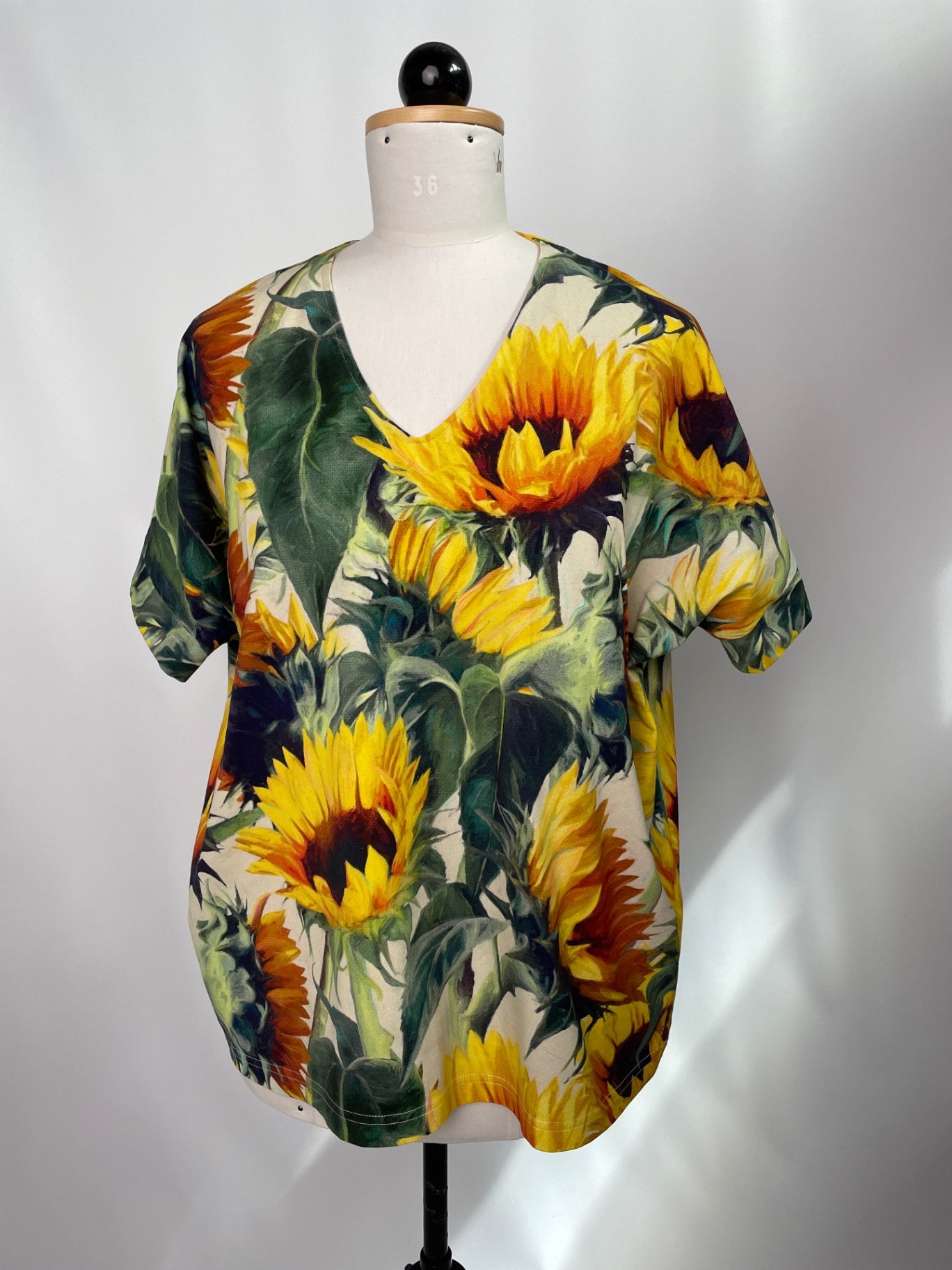 Ophlia | Oberteil mit V-Ausschnitt | Sonnenblumen | Größe S