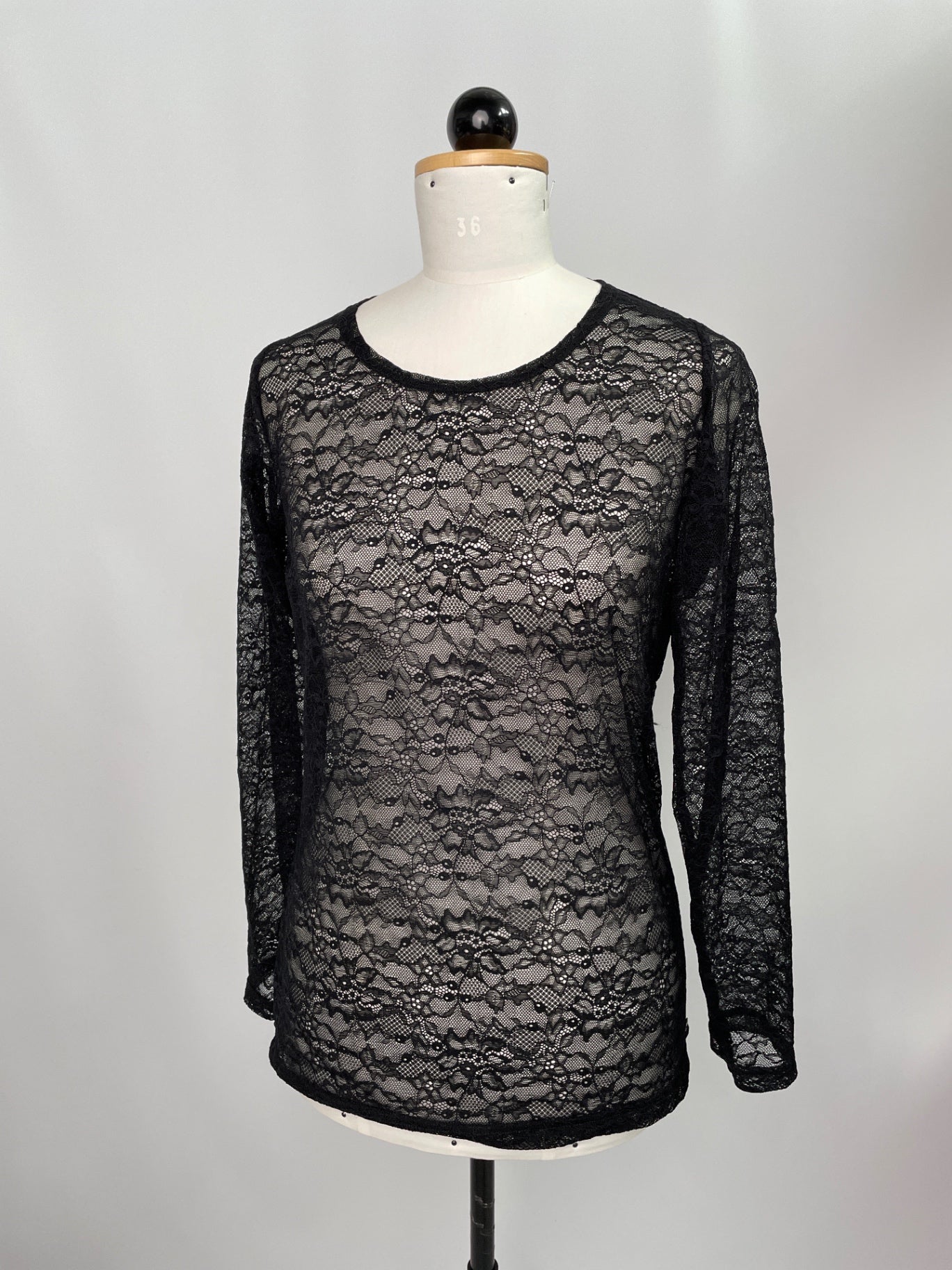 Bina | Langärmiges Basicshirt | schwarze Spitze | Größe M | Second Love