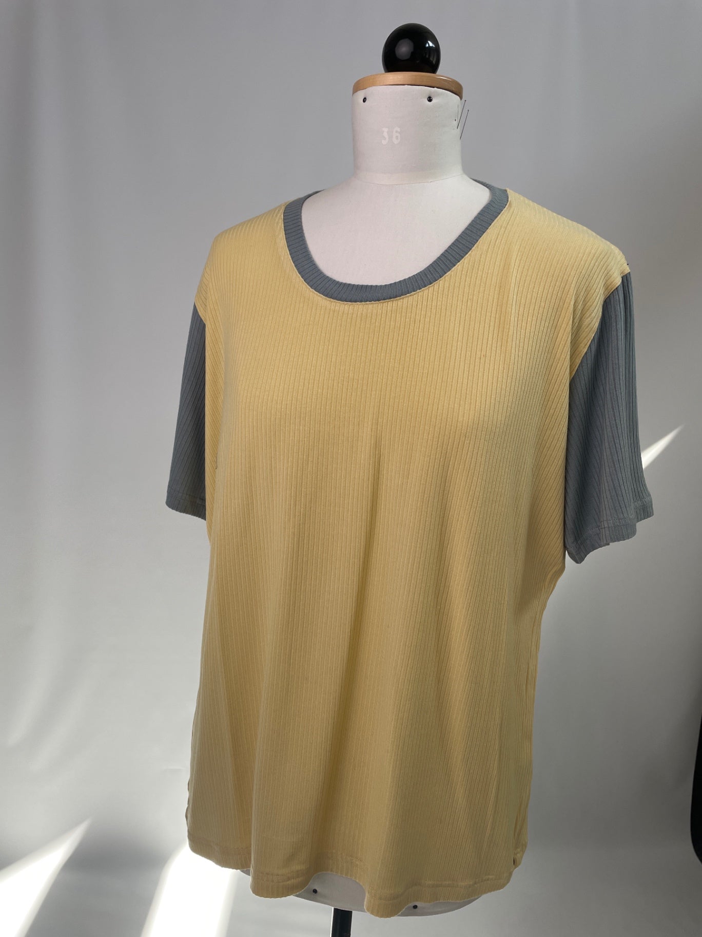 Tara | Tshirt | Rippjerse zitrone/hellblau | Größe S | Second Love