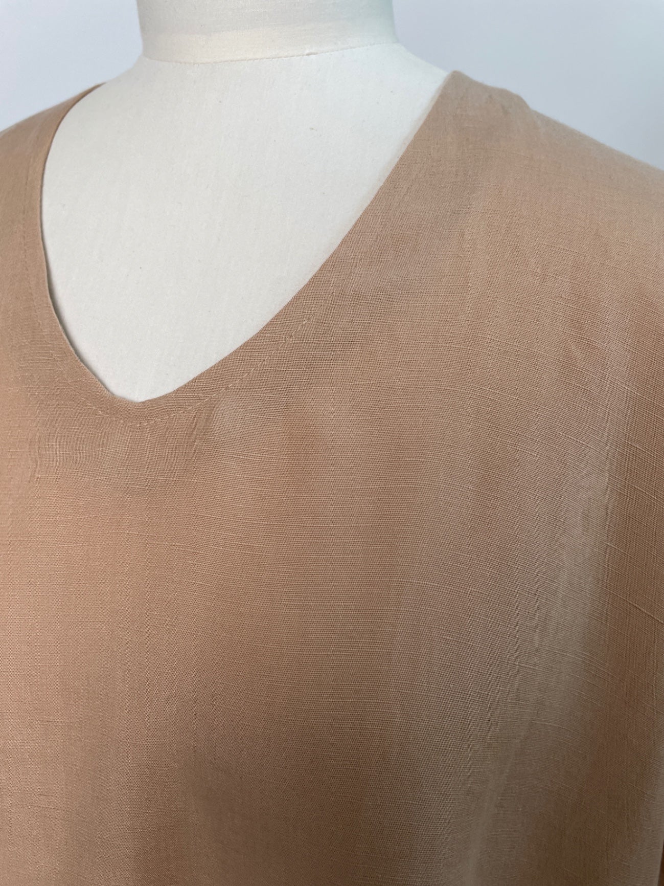 Ophelia | Oberteil mit V-Ausschnitt | Leinen-Tencel beige | Größe M | Second Love