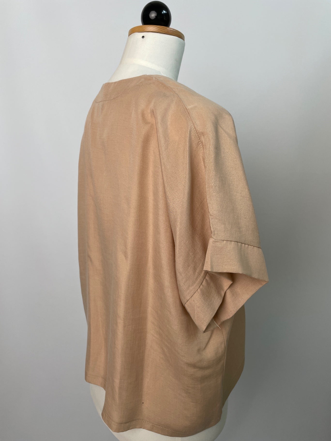 Ophelia | Oberteil mit V-Ausschnitt | Leinen-Tencel beige | Größe M | Second Love