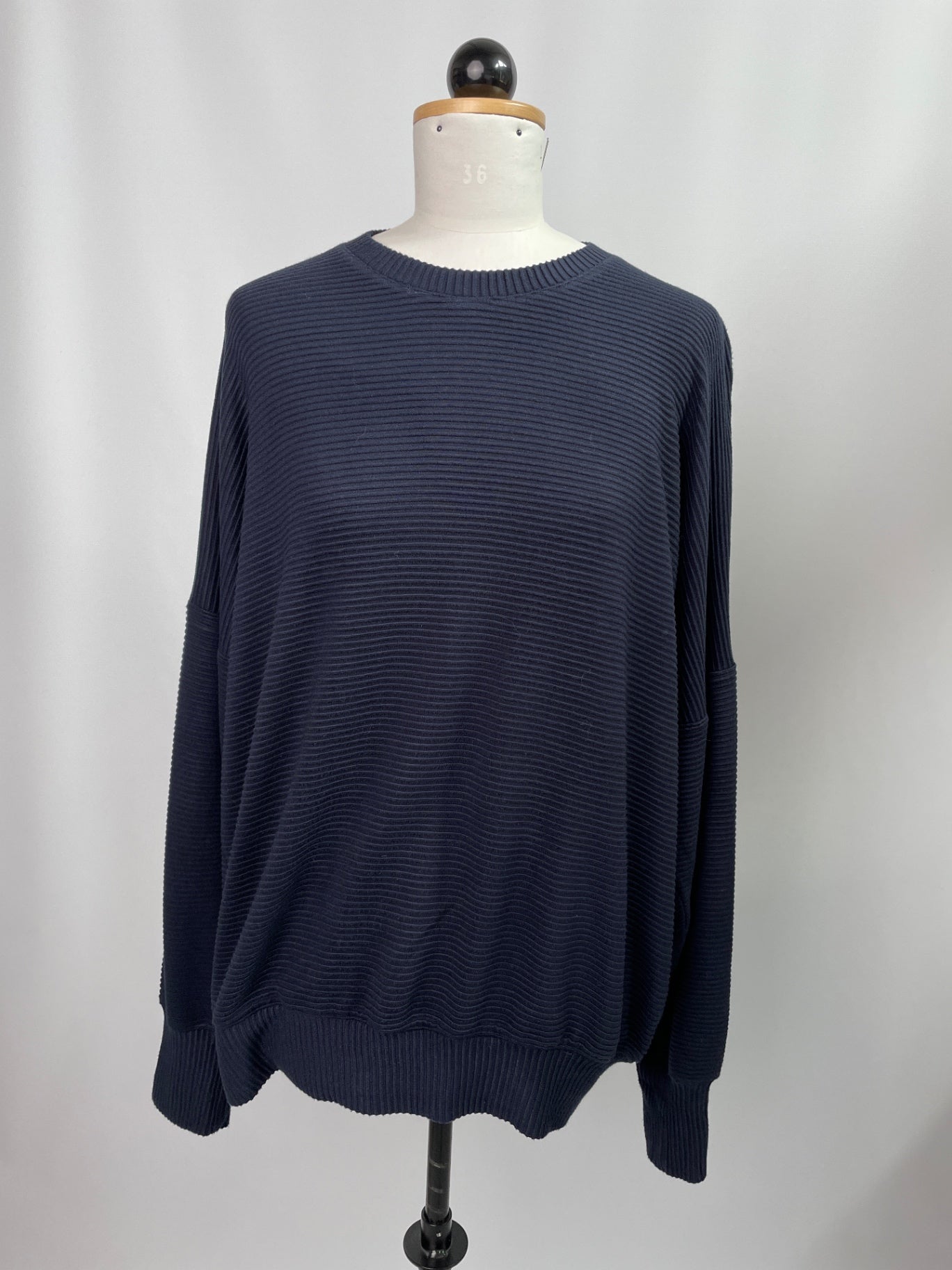 Sophie Sweater |  EcoVeroRipp | dunkelblau |  Größe M | + 10 cm | Second Love