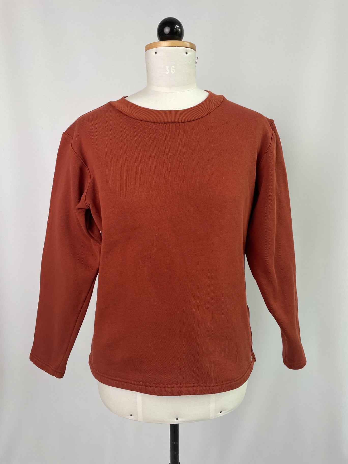 Theo | Lockerer Longsleeve | Sweat rostrot | Größe XS | Second Love