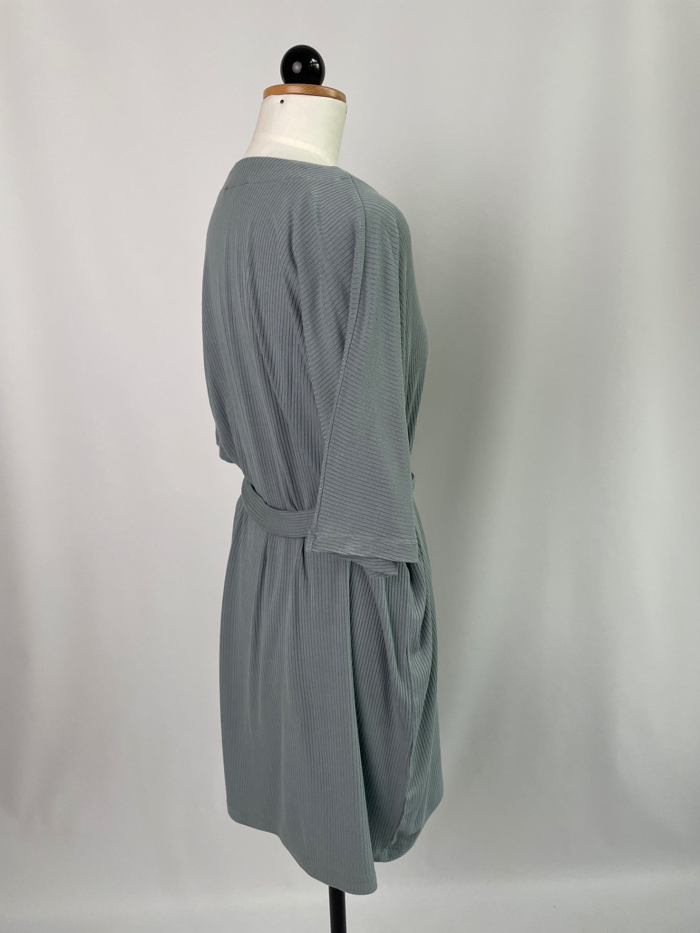 Kumi | Oversized Kimonokleid kurzarm | Rippjersey hellblau | Größe XXS | Second Love