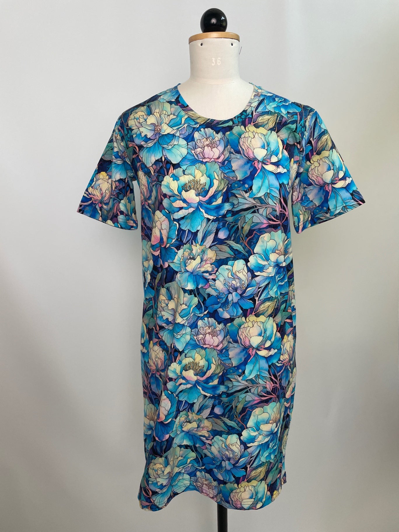 Tshirt Kleid „Tilda“ | Größe: S  |  Muster : Pfingstrosen | Second Love